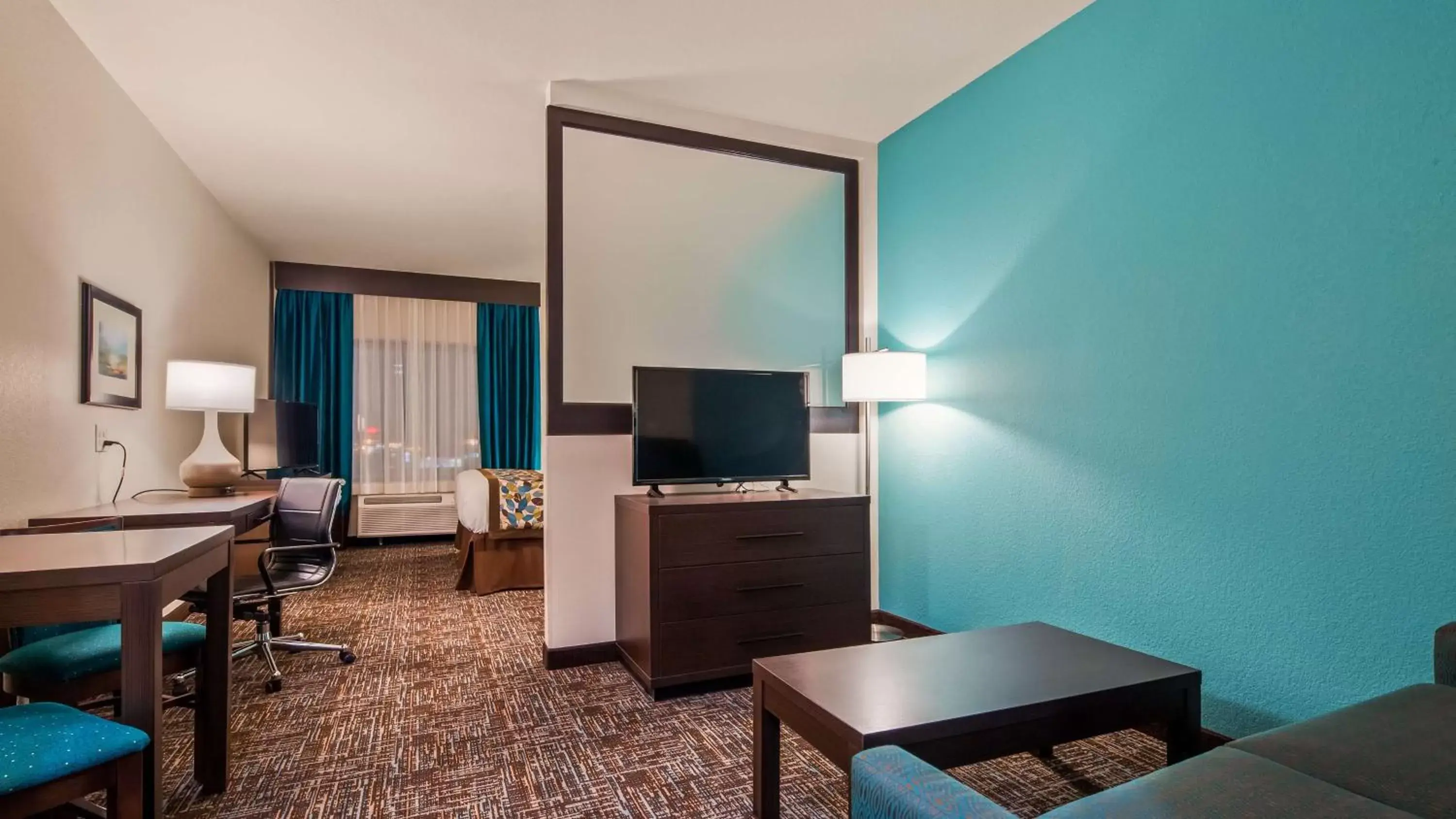 King Suite with Sofa Bed - Disability Access/Non-Smoking in Best Western Plus/Executive Residency Elk City King Suite with Sofa Bed - Disability Access/Non-Smoking in Best Western Plus/Executive Residency Elk City