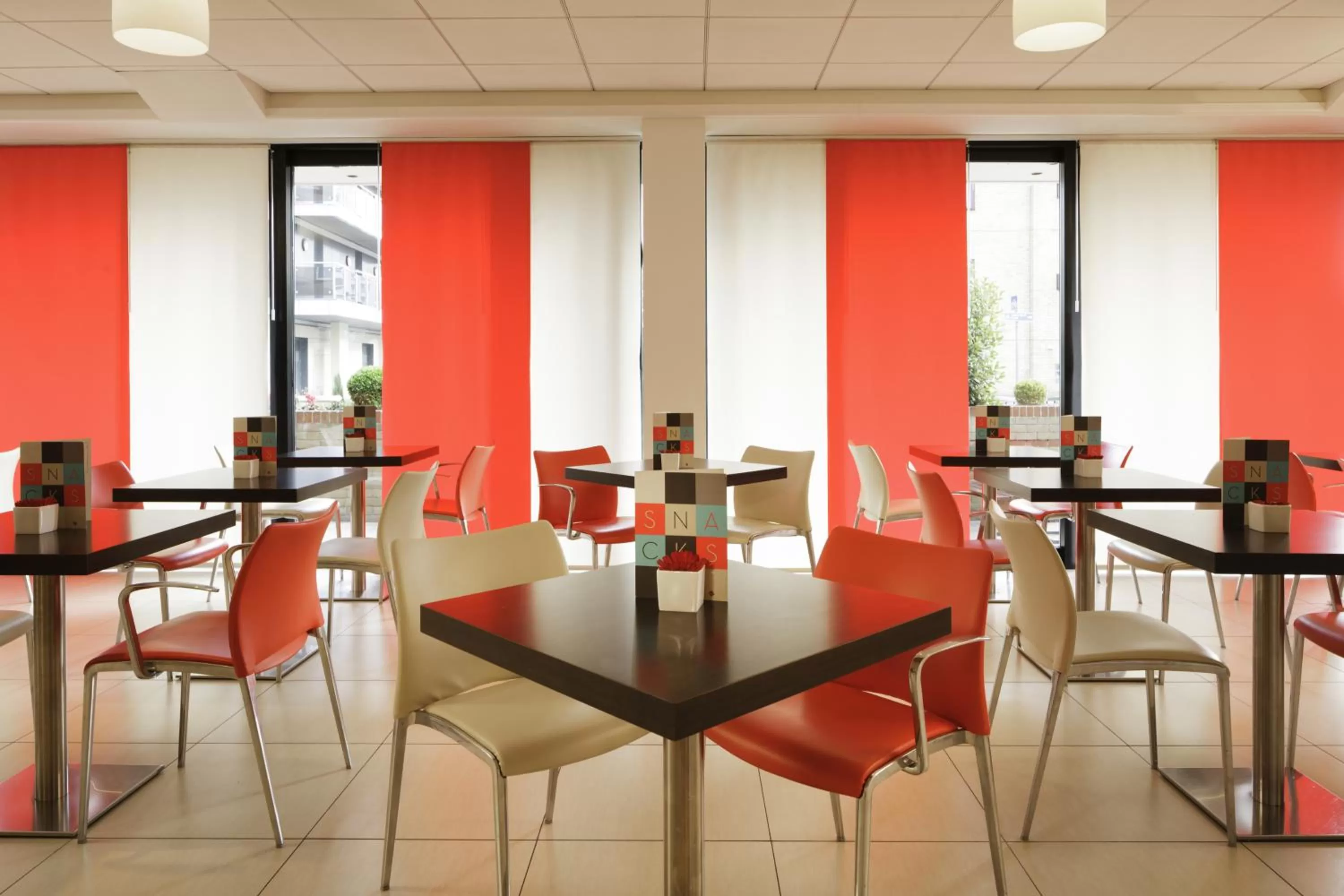 Restaurant/places to eat in ibis London Docklands Canary Wharf