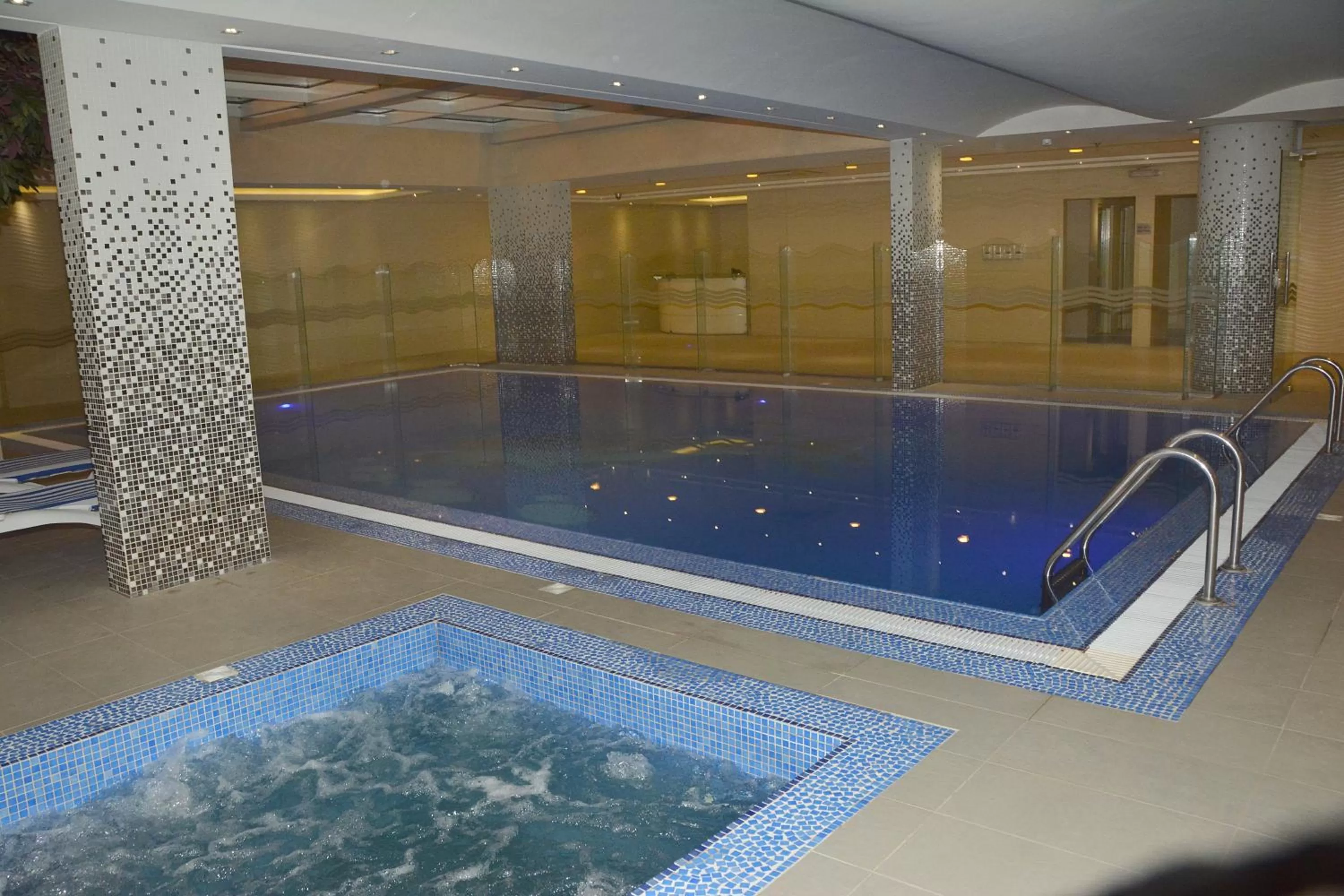 Swimming pool in Mandarin Alshamal Hotel Apartments