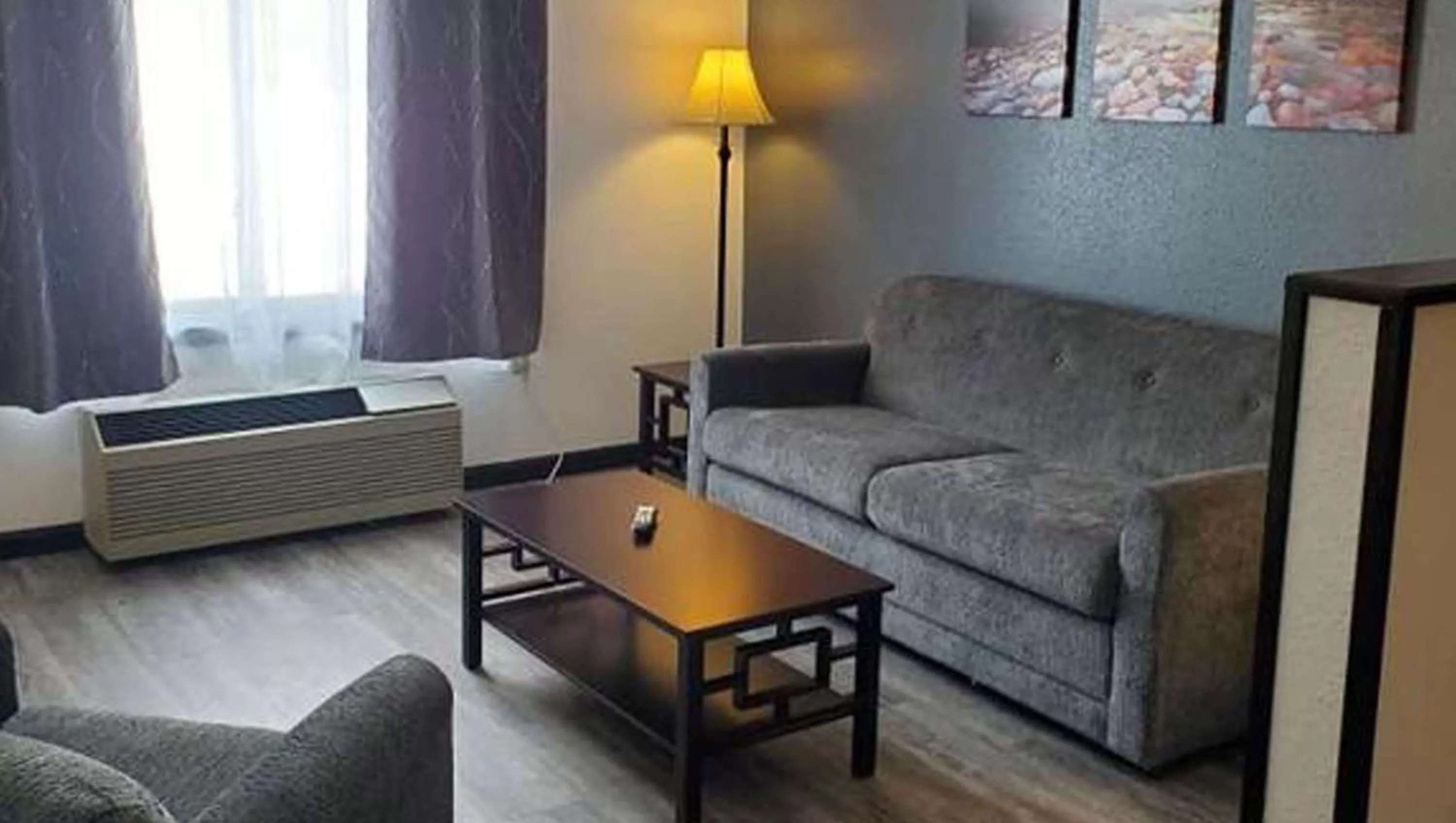 Photo of the whole room in Jasper Ridge Inn Ishpeming