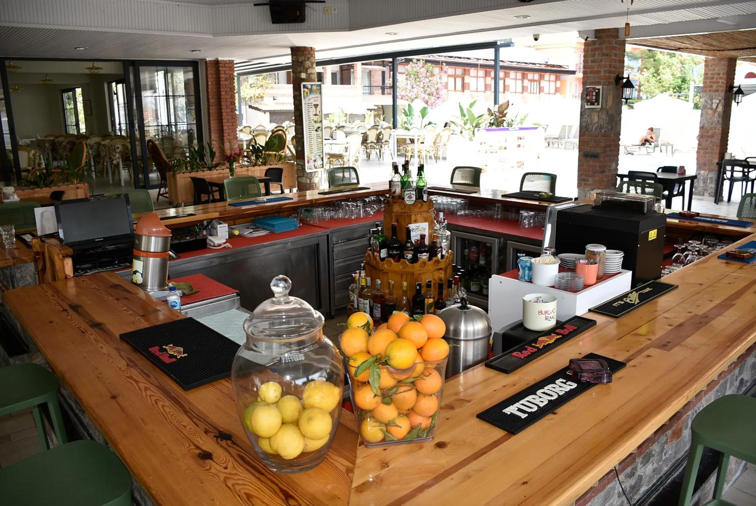 Restaurant/places to eat in Magic Tulip Hotel