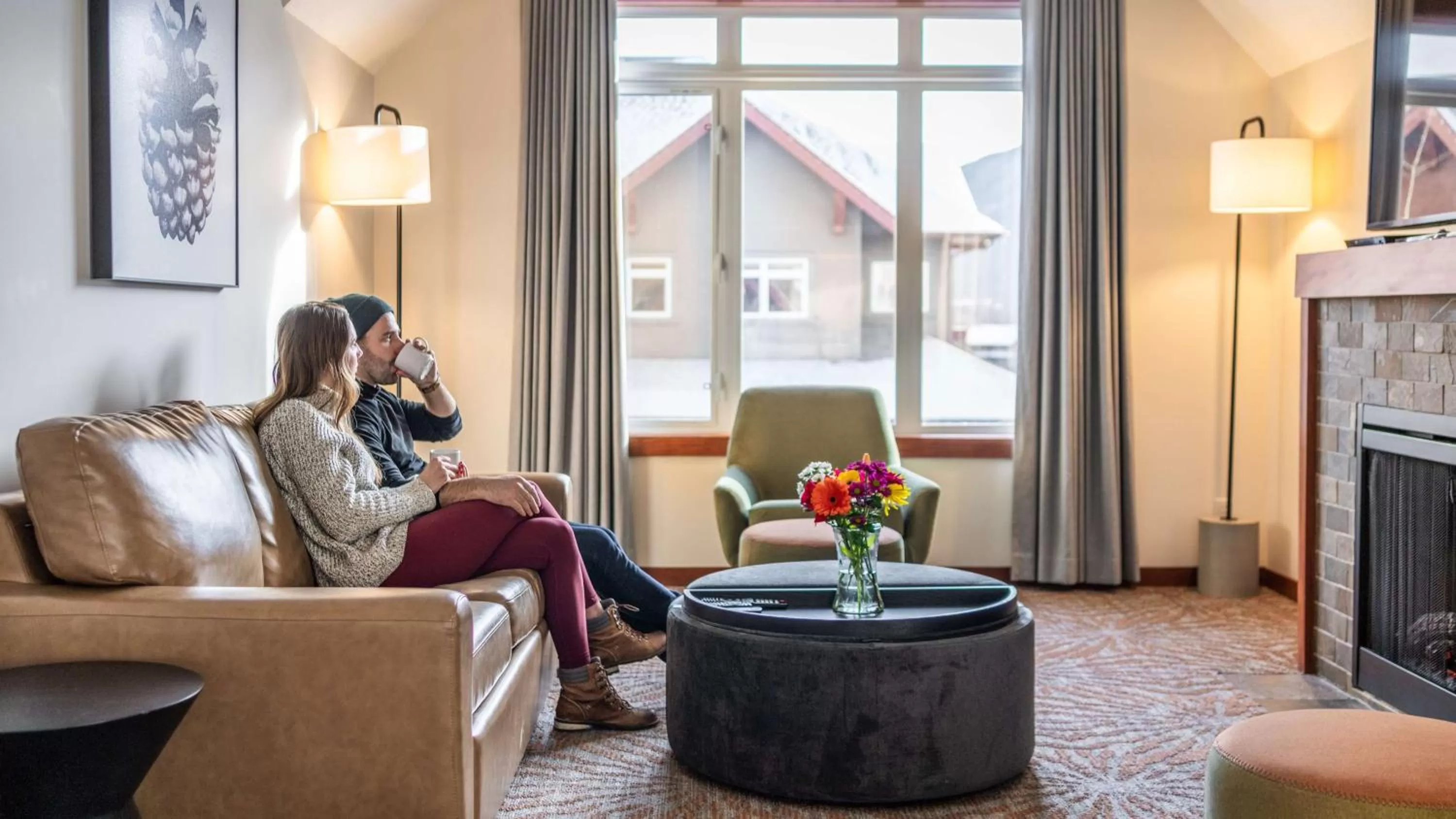Living room in Blackstone Mountain Lodge by CLIQUE