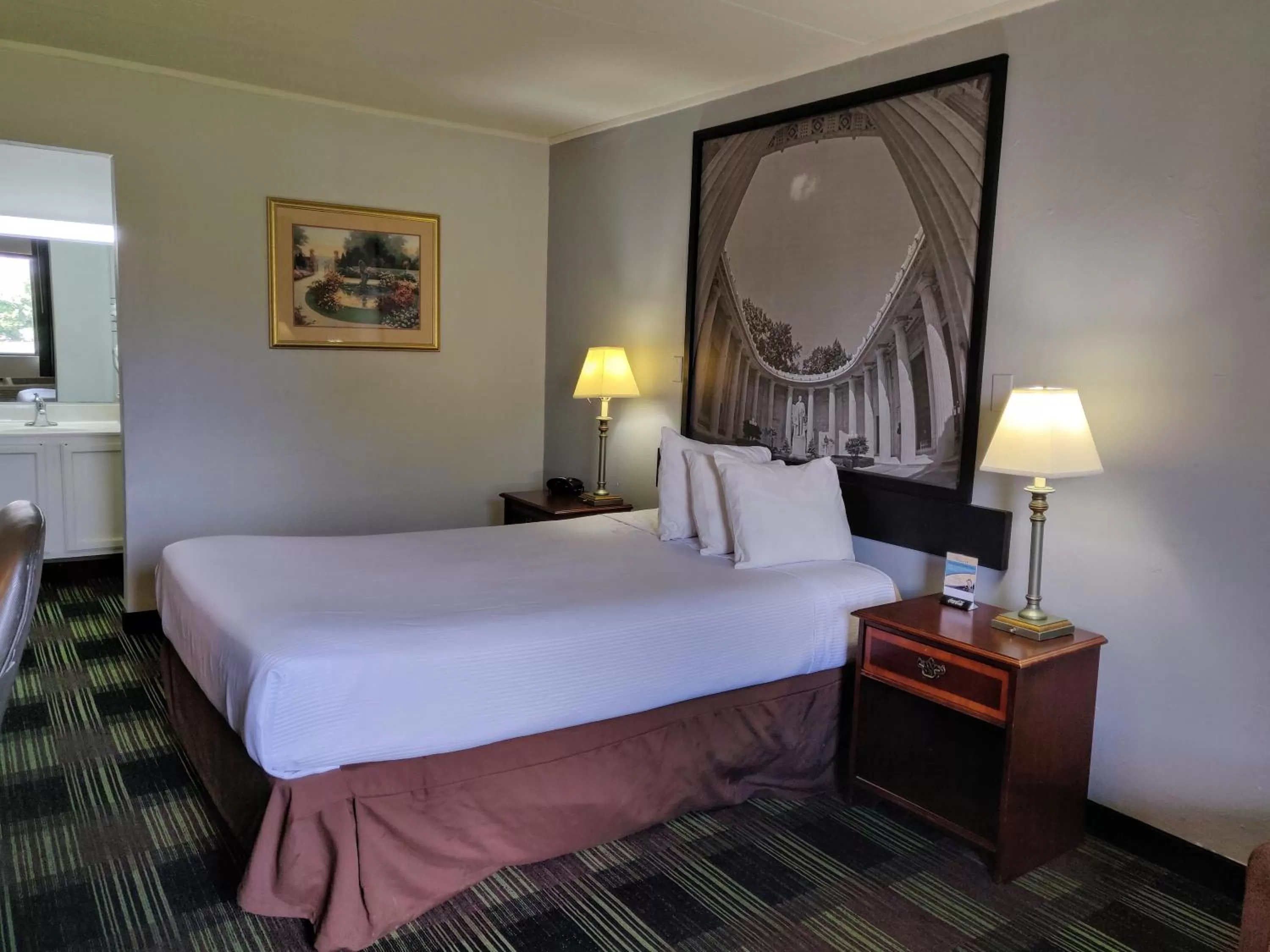 Bed in Sprucewood Inn