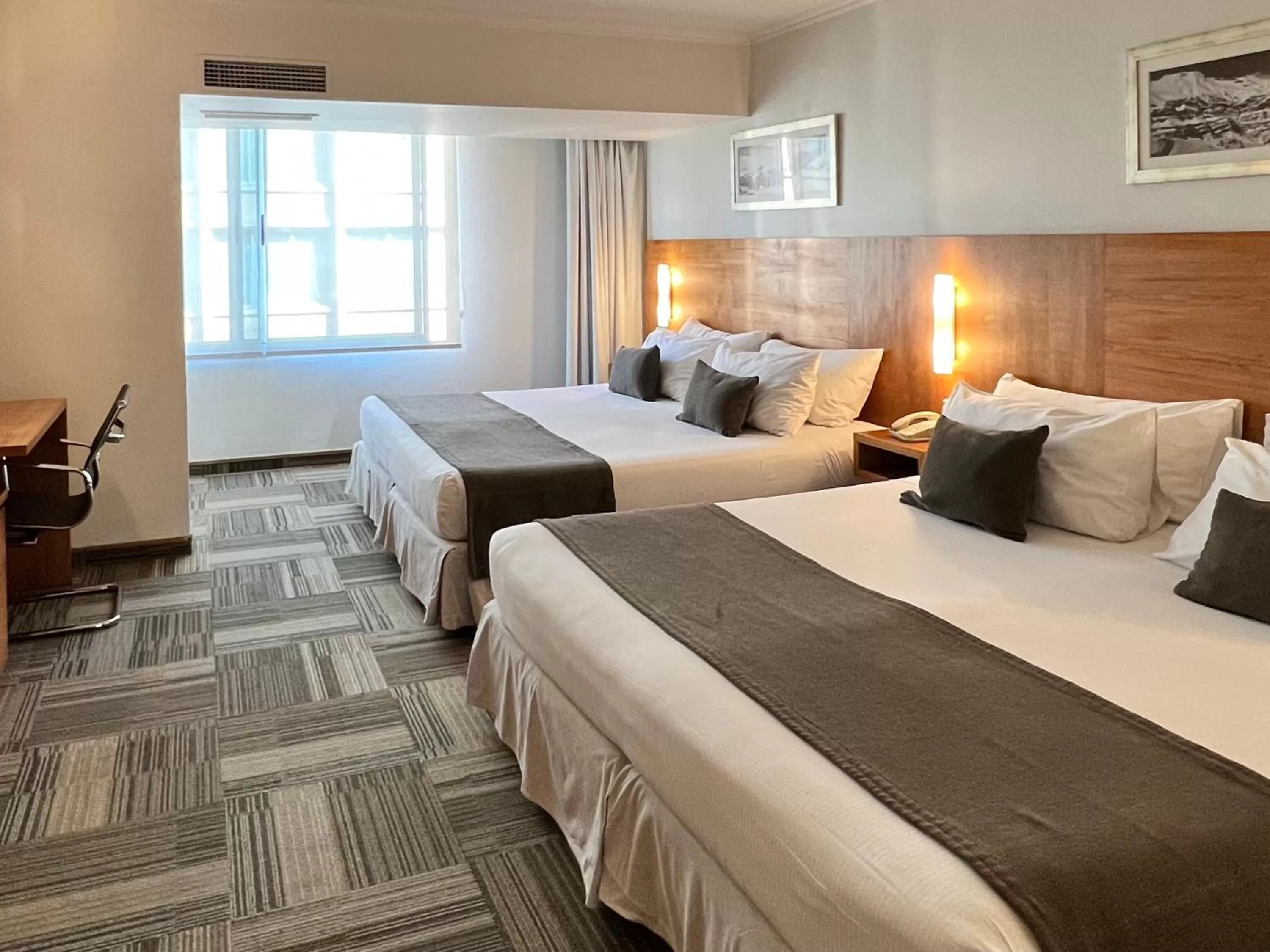 Photo of the whole room, Bed in Best Western Marina del Rey