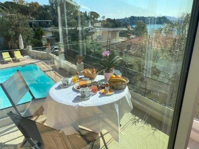 Day in Hôtel La Flore