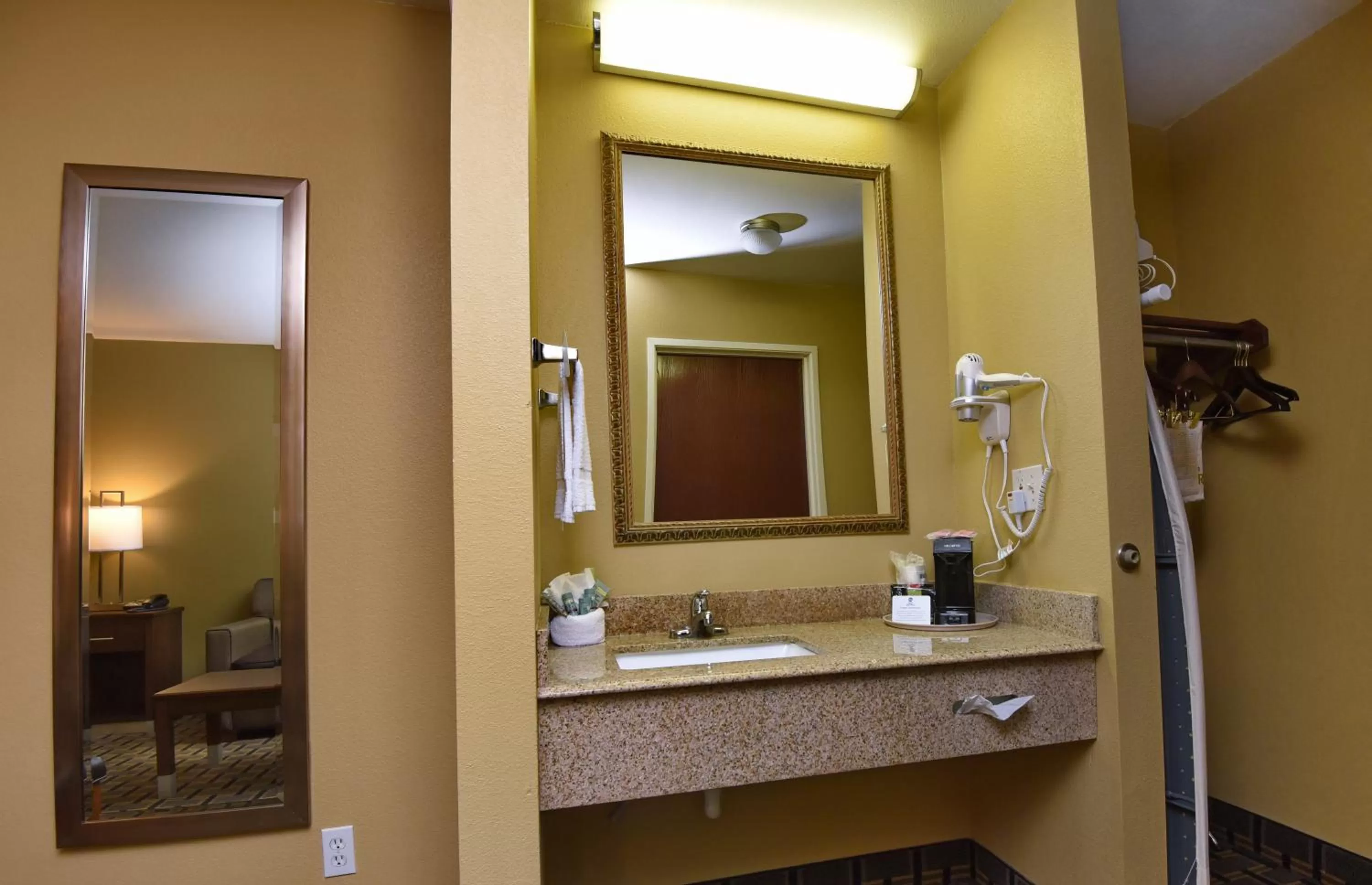 Bathroom in Best Western Zachary Inn