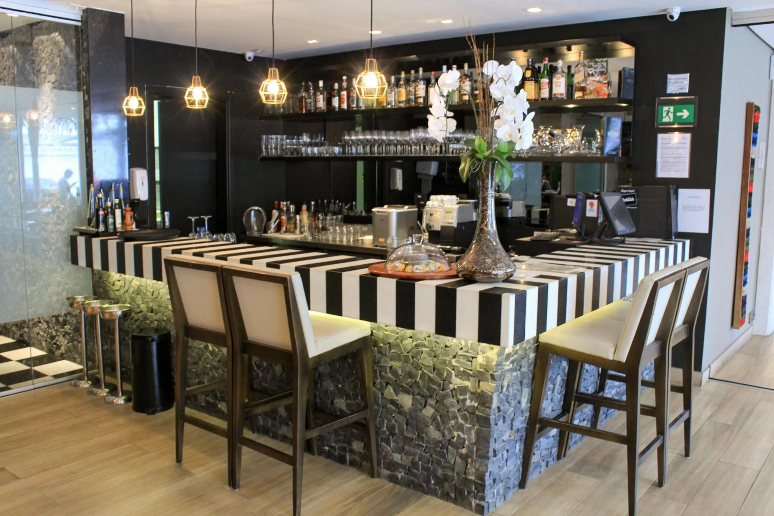 Lounge or bar in eSuites Savassi Toscanini