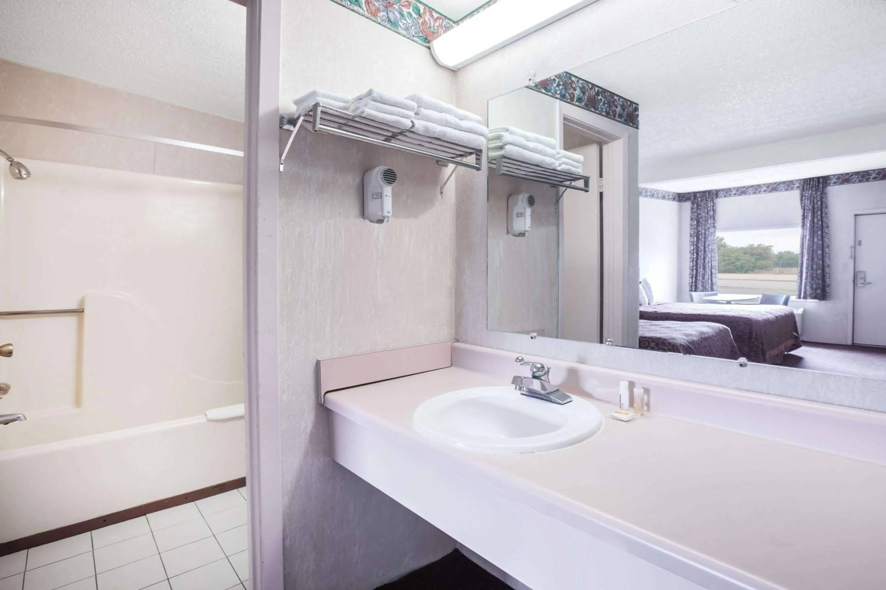 Bathroom in Days Inn by Wyndham Mountain View