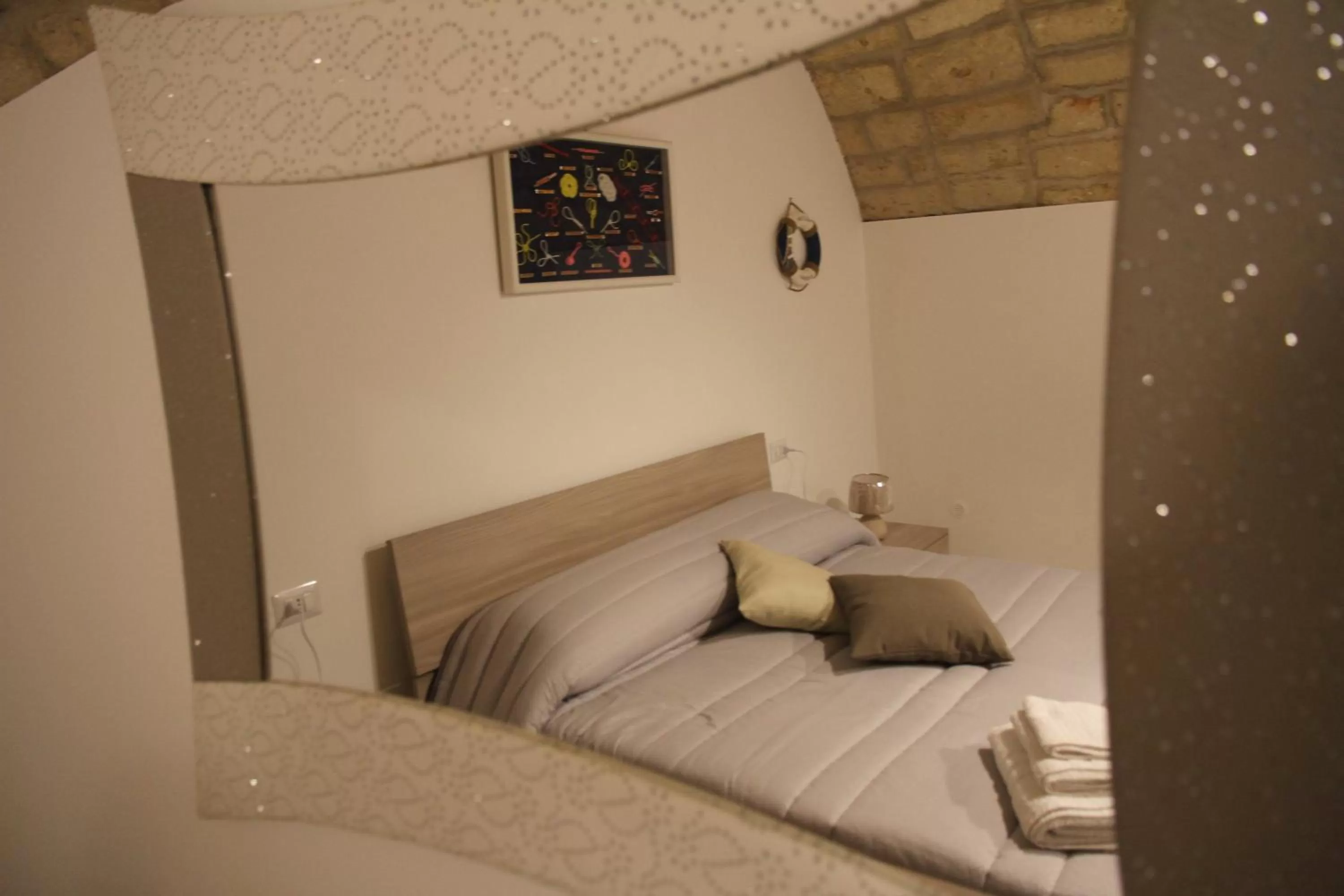 Bedroom, Bed in Mirabari