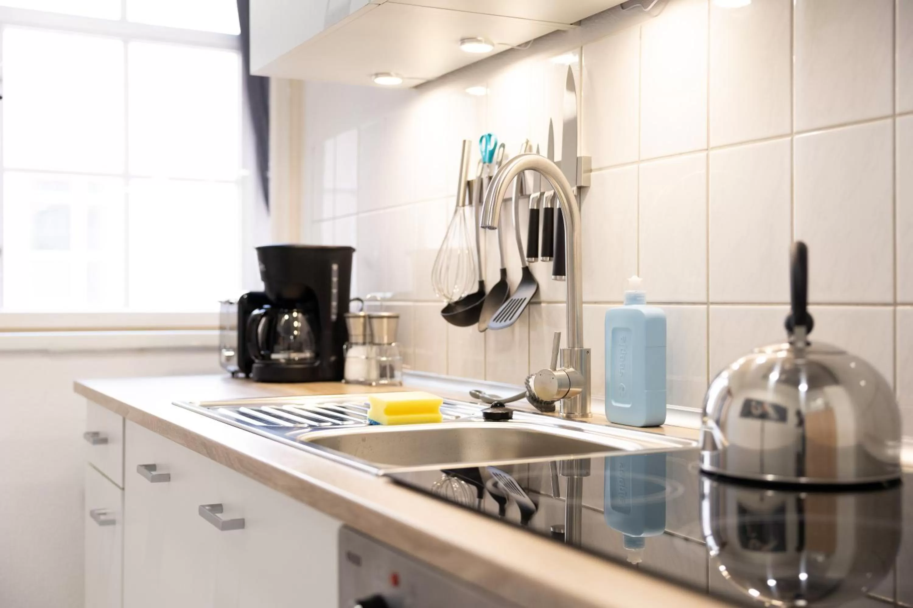 Coffee/tea facilities in Apartments an der Oper - Innenstadt - Zentral - Küche - Wifi - Powered by Ko-Living