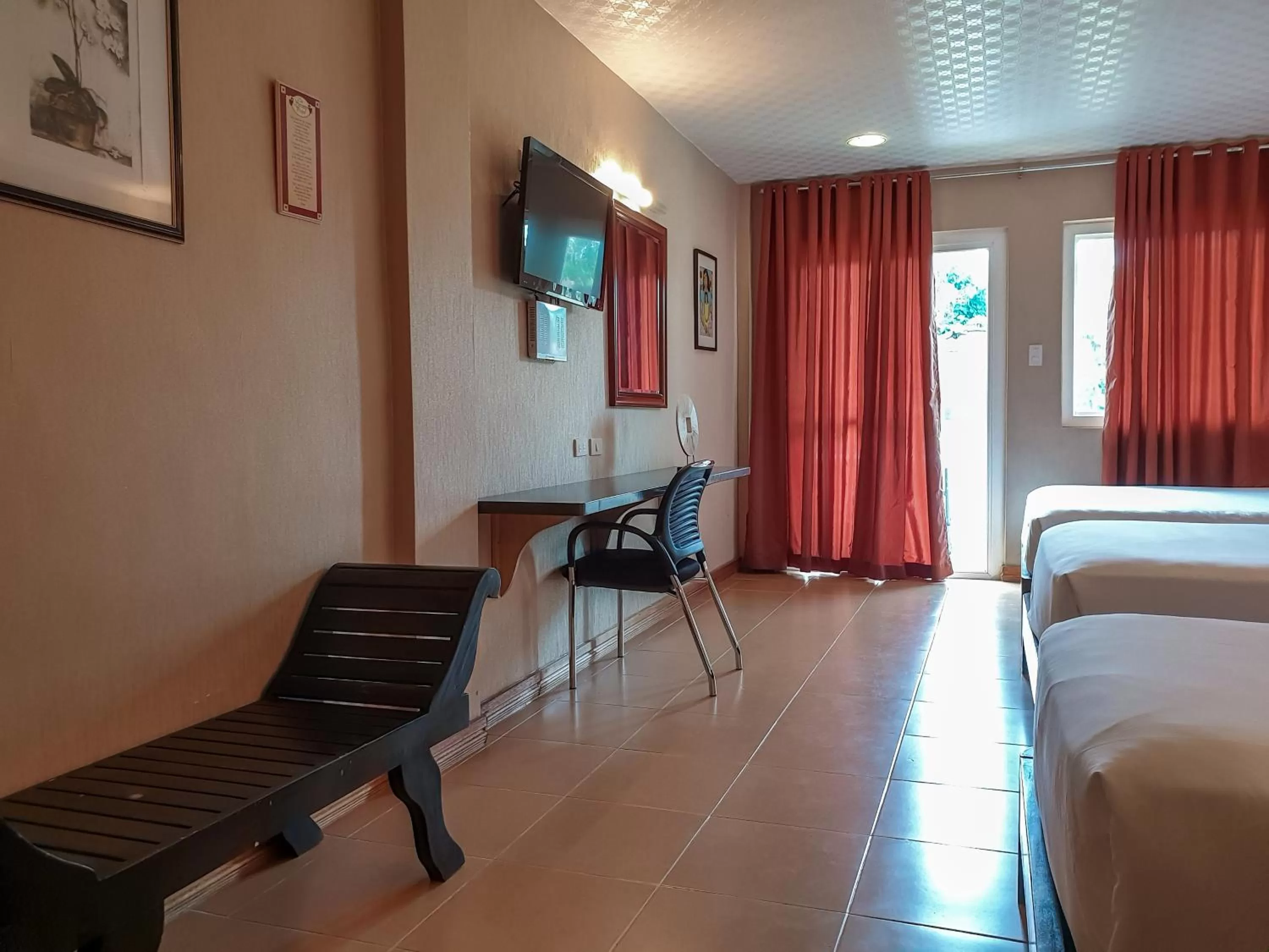 TV and multimedia, Bed in Hanan Hotel Tagaytay - Formerly Tagaytay Wingate Manor