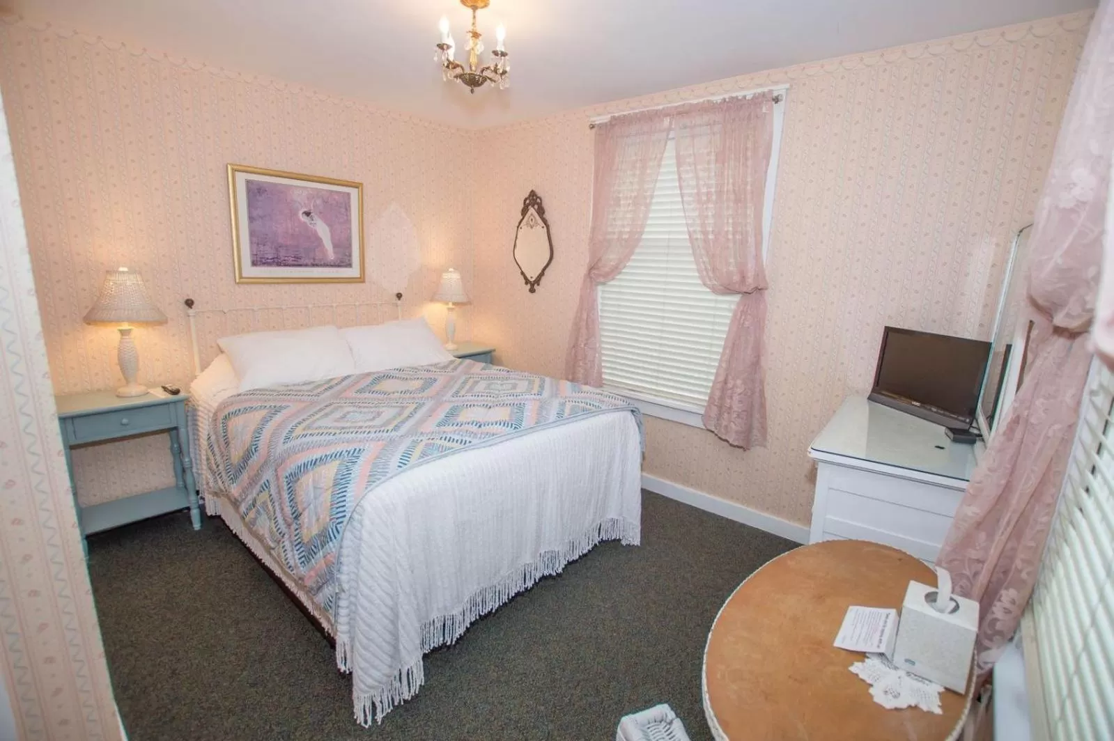 Bed in Terrace Inn and 1911 Restaurant