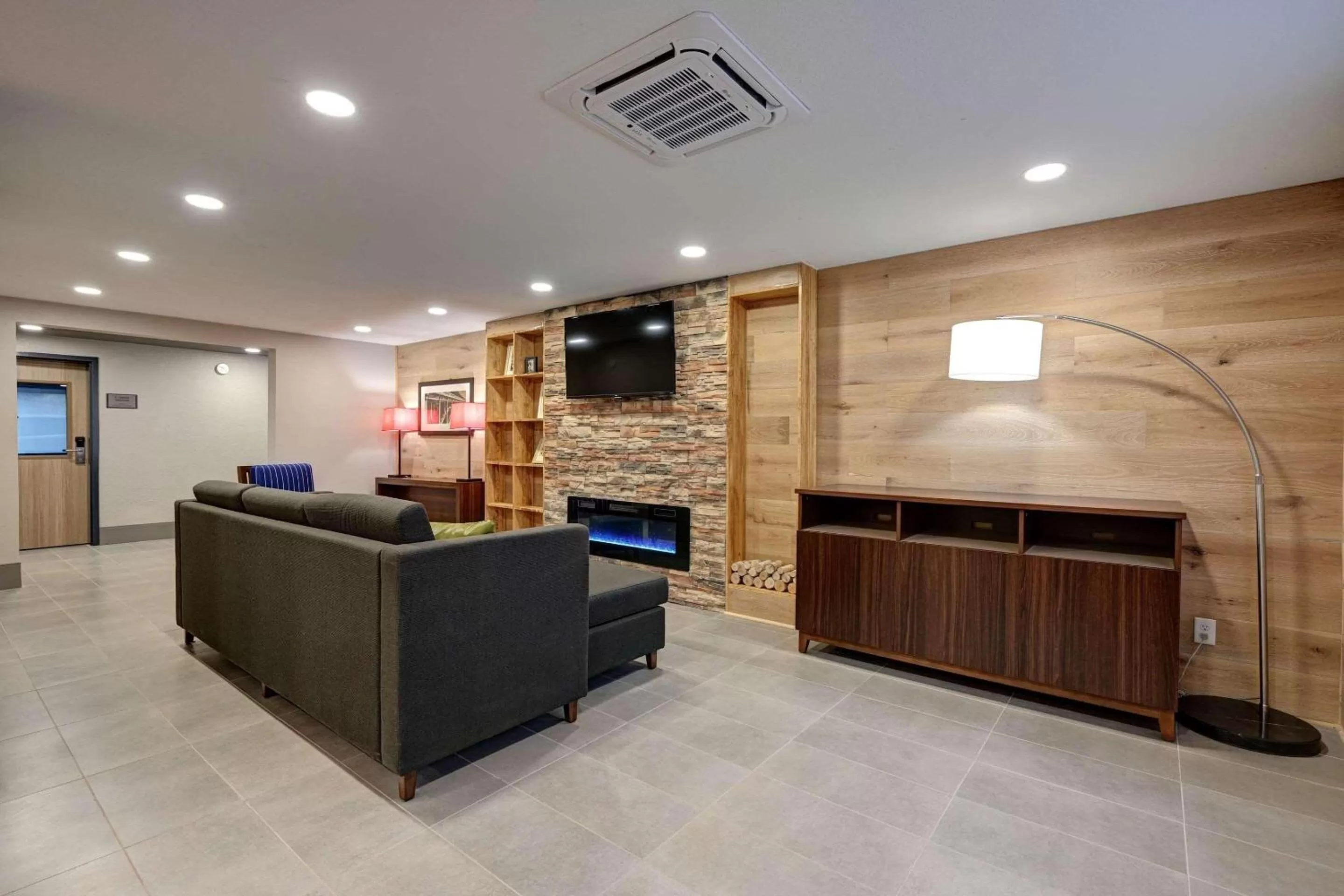 Lobby or reception in Country Inn & Suites by Radisson, Pierre, SD