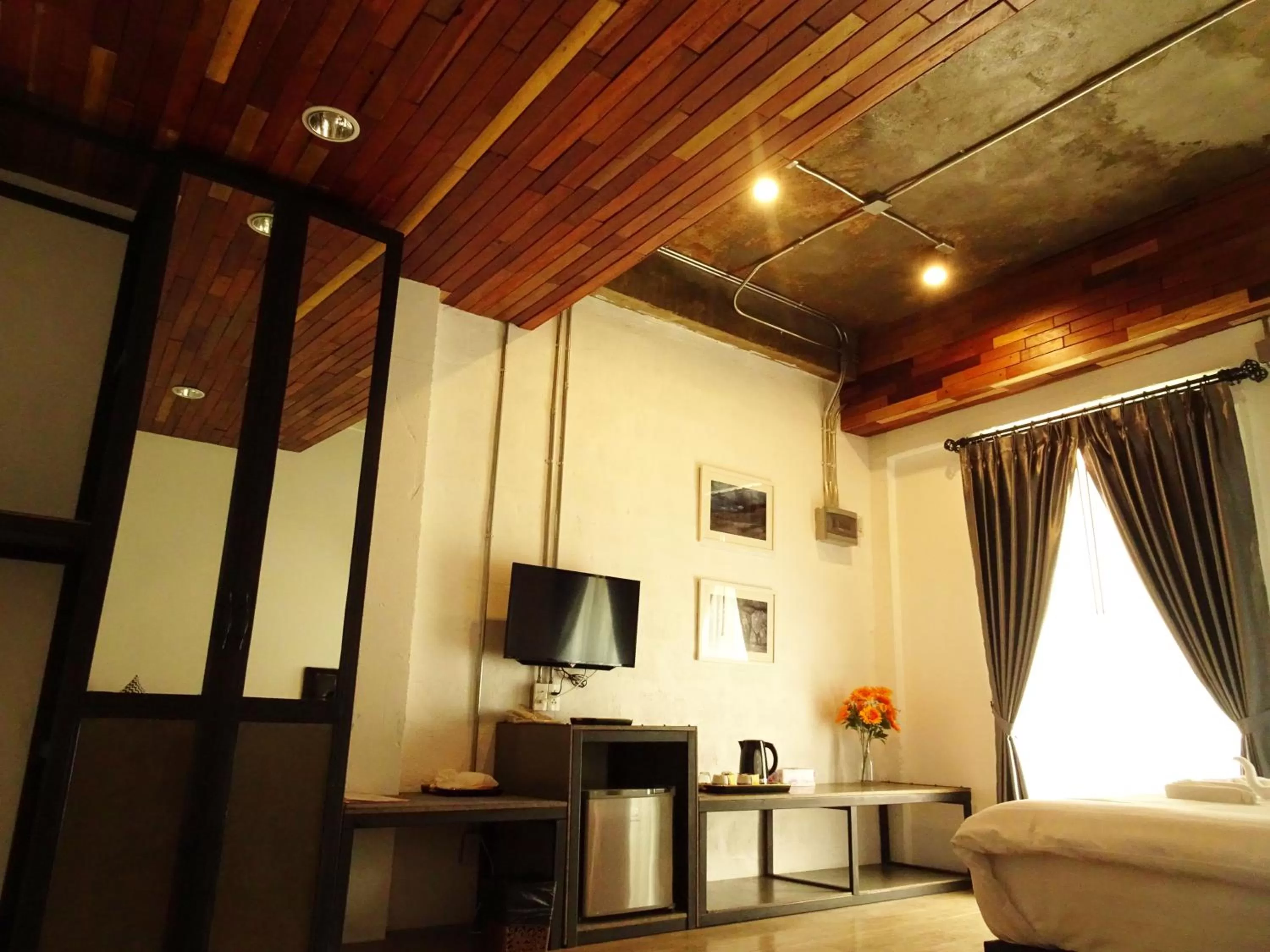 Coffee/tea facilities, Bed in The Warehouse Chiang Mai