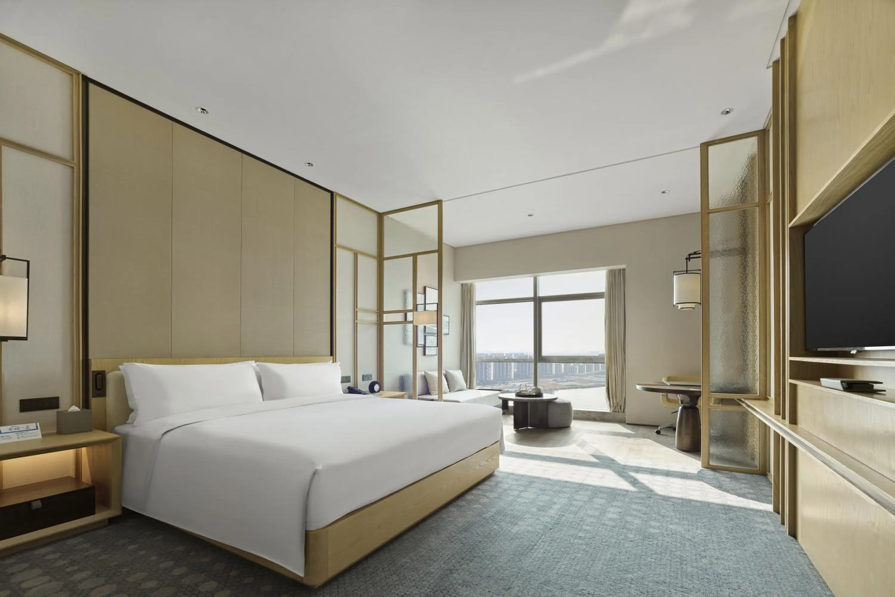 Lake view, Bed in Hilton Suzhou Yinshan Lake