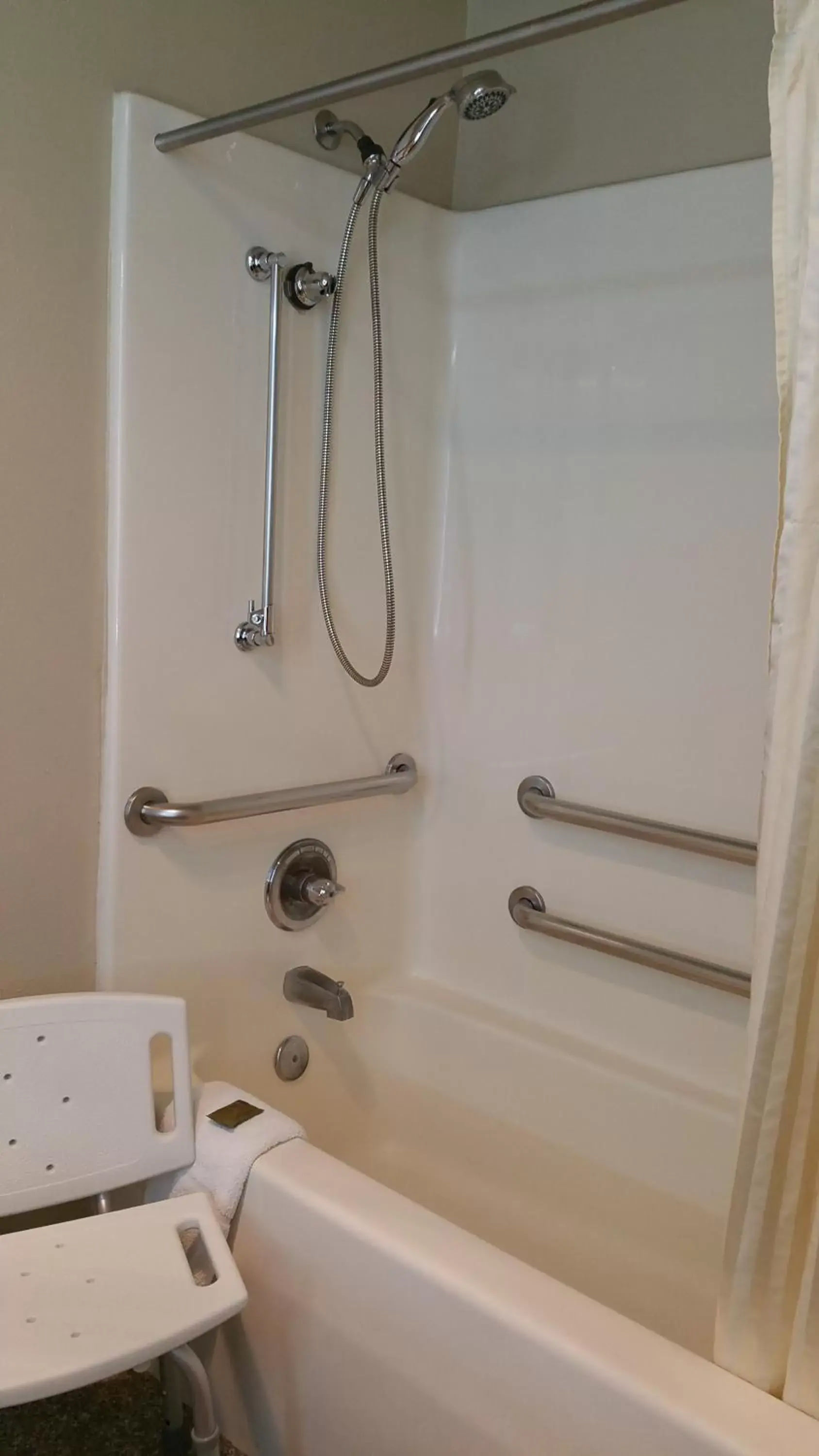 King Room - Disability Access in Cedars Inn King Room - Disability Access in Cedars Inn