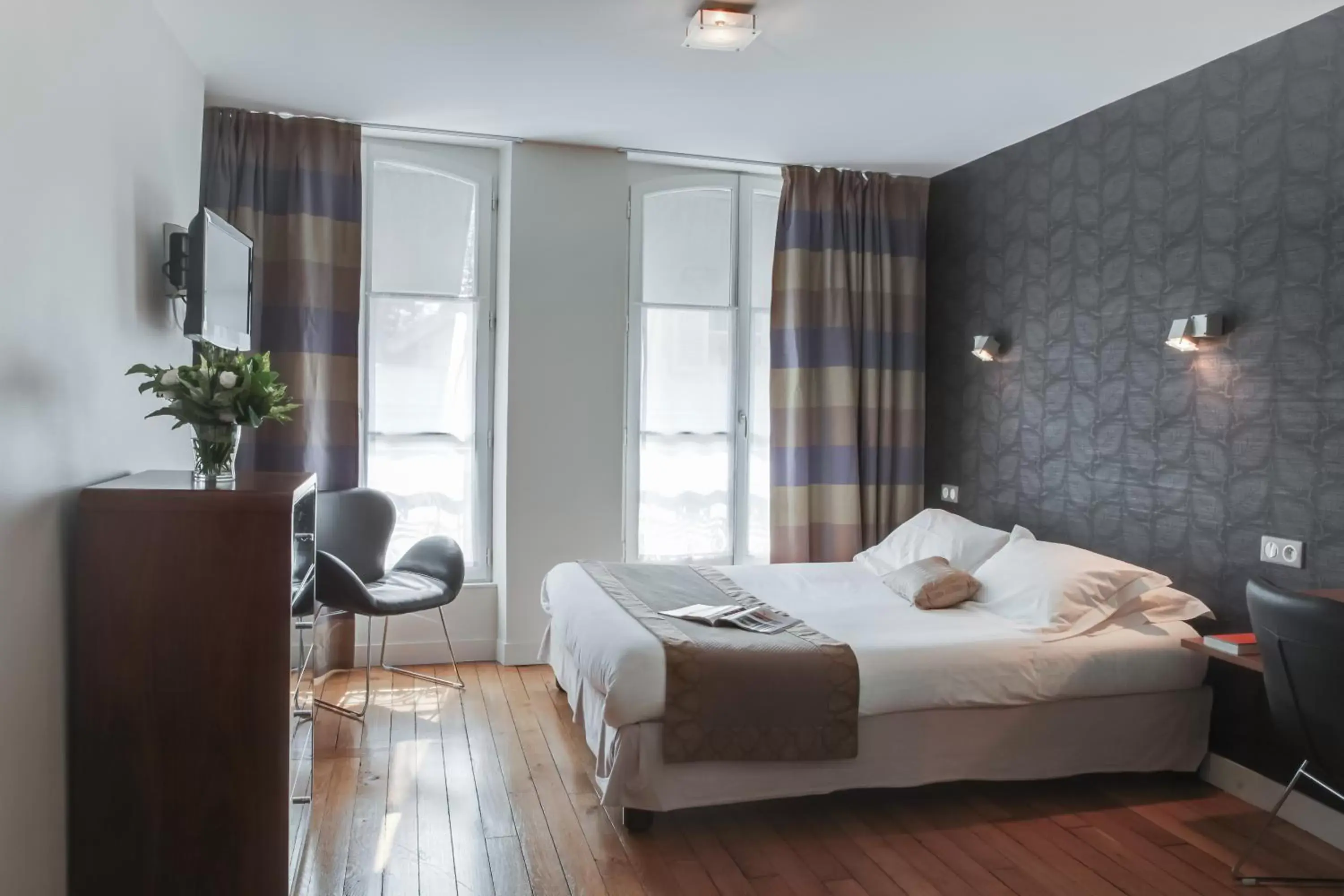 Double or Twin Room in The Originals Boutique, Hôtel Victoria, Fontainebleau Double or Twin Room in The Originals Boutique, Hôtel Victoria, Fontainebleau