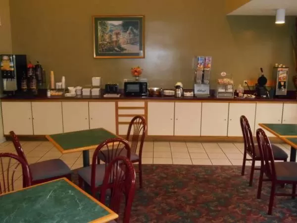 Restaurant/places to eat in AmeriStay Inn St Joseph
