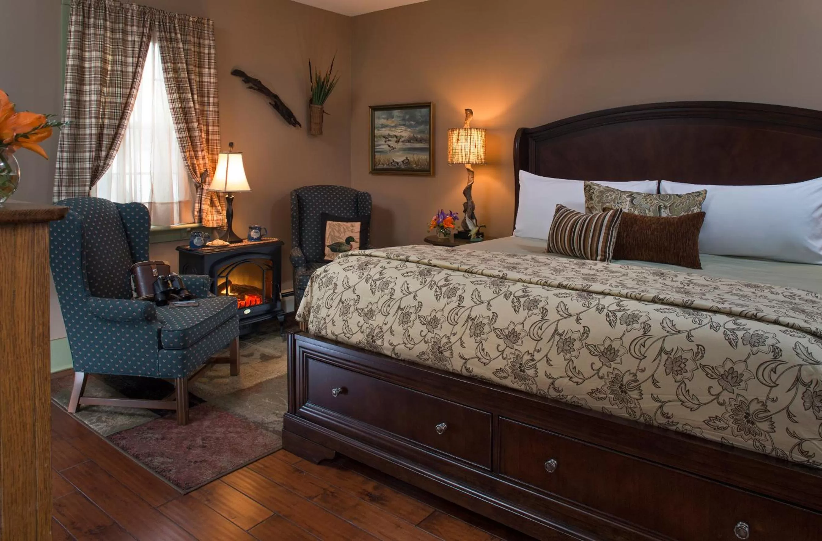 King Room in 1825 Inn Bed and Breakfast