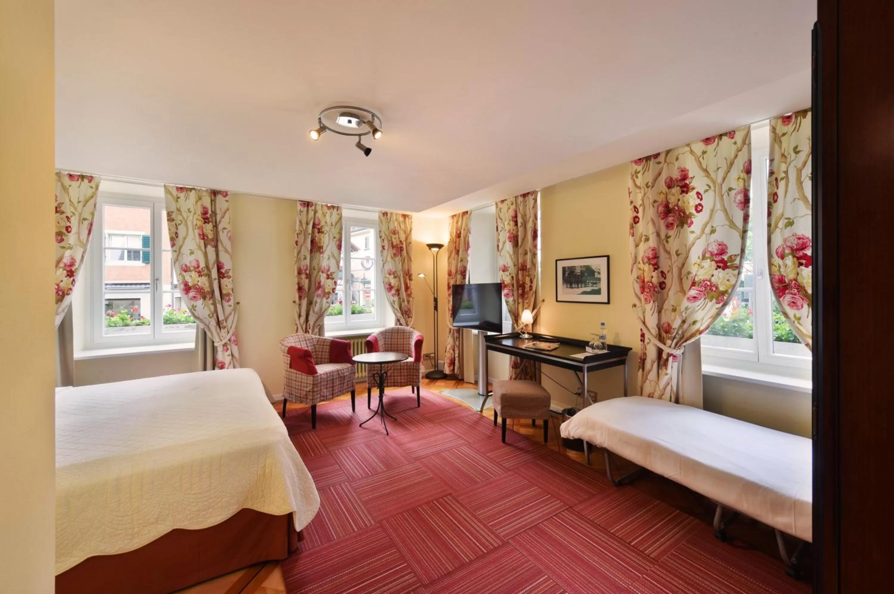 Photo of the whole room, Bed in Romantik Hotel Schwan