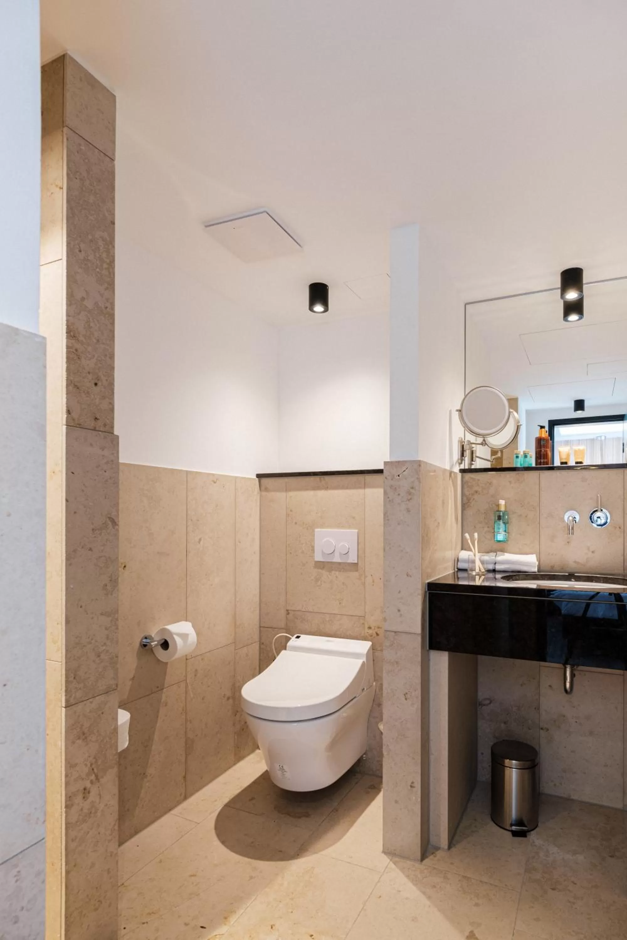 M - Twin in MUZE Hotel Dusseldorf - Handwritten Collection