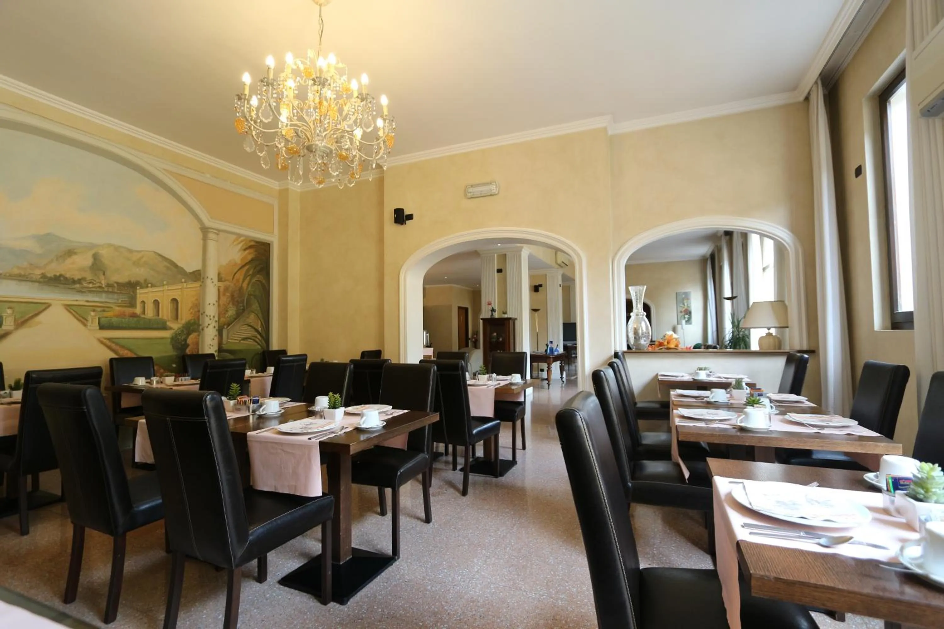 Restaurant/places to eat in Hotel Dei Tigli