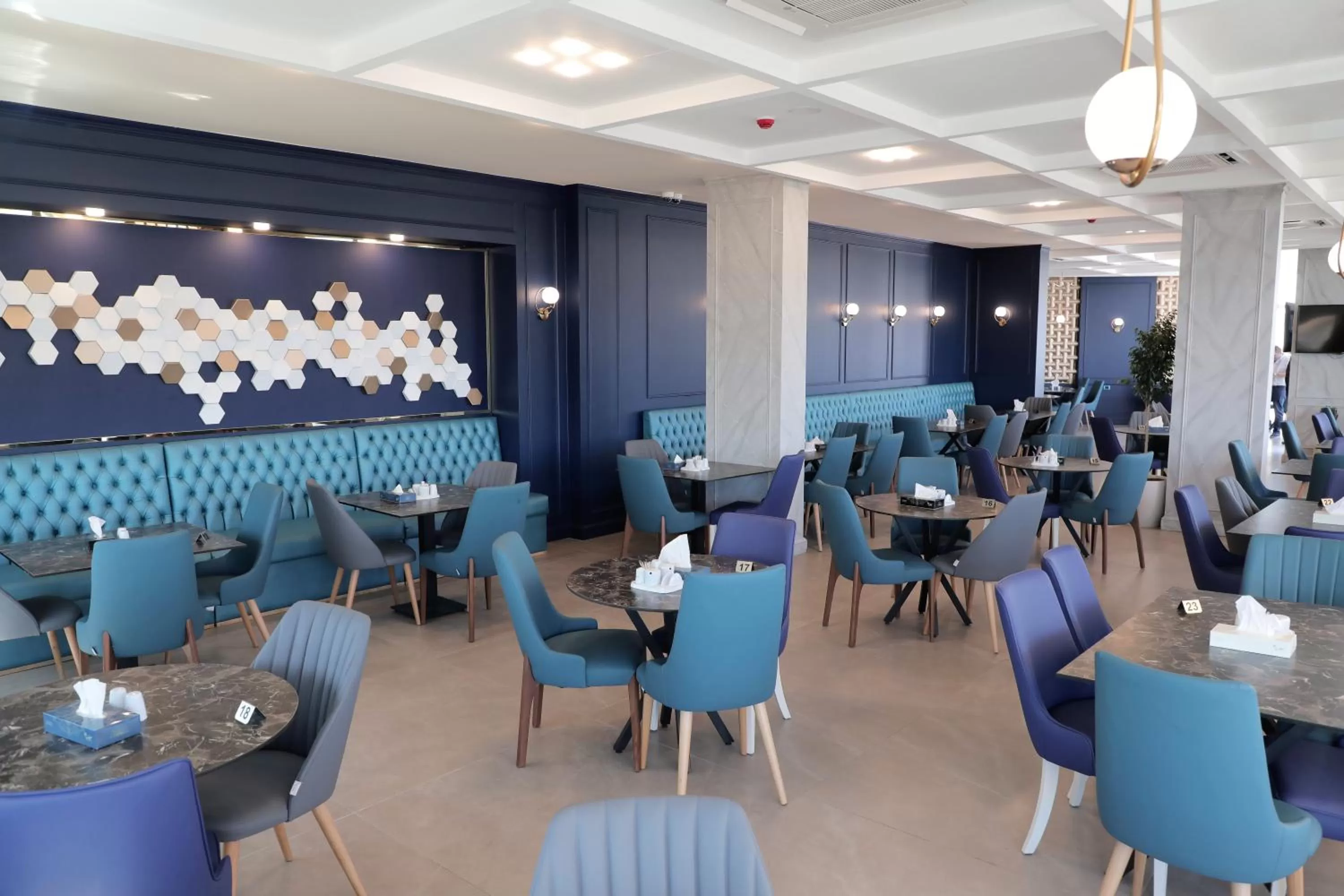 Restaurant/places to eat in Nishan Hotel