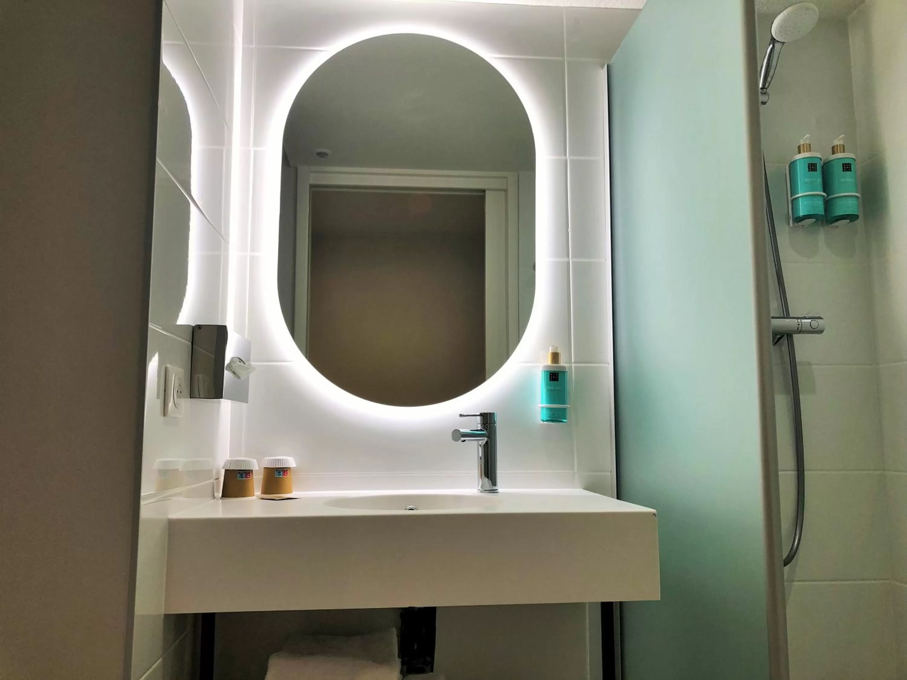 Shower in Novotel Suites Montpellier Antigone