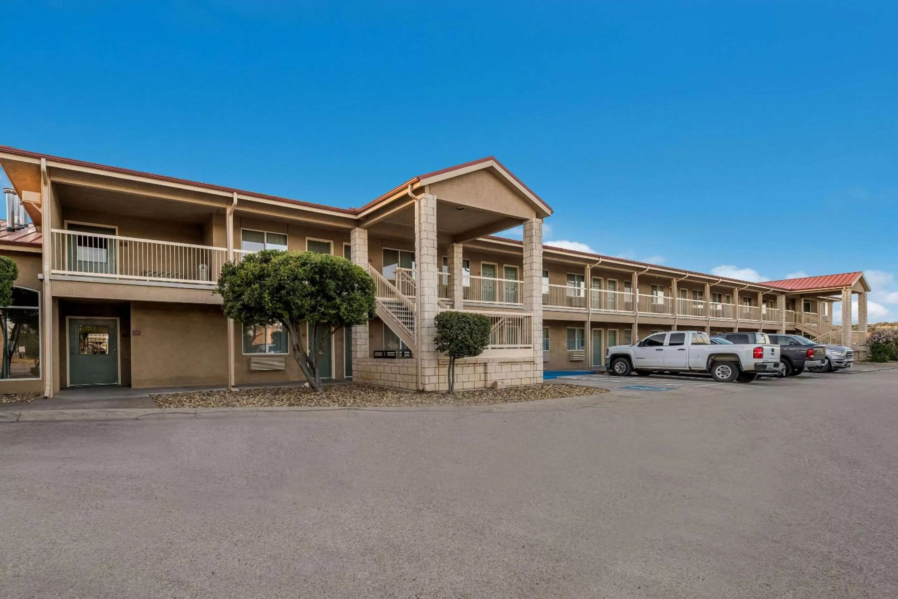 Property building in Quality Inn Sonora TX