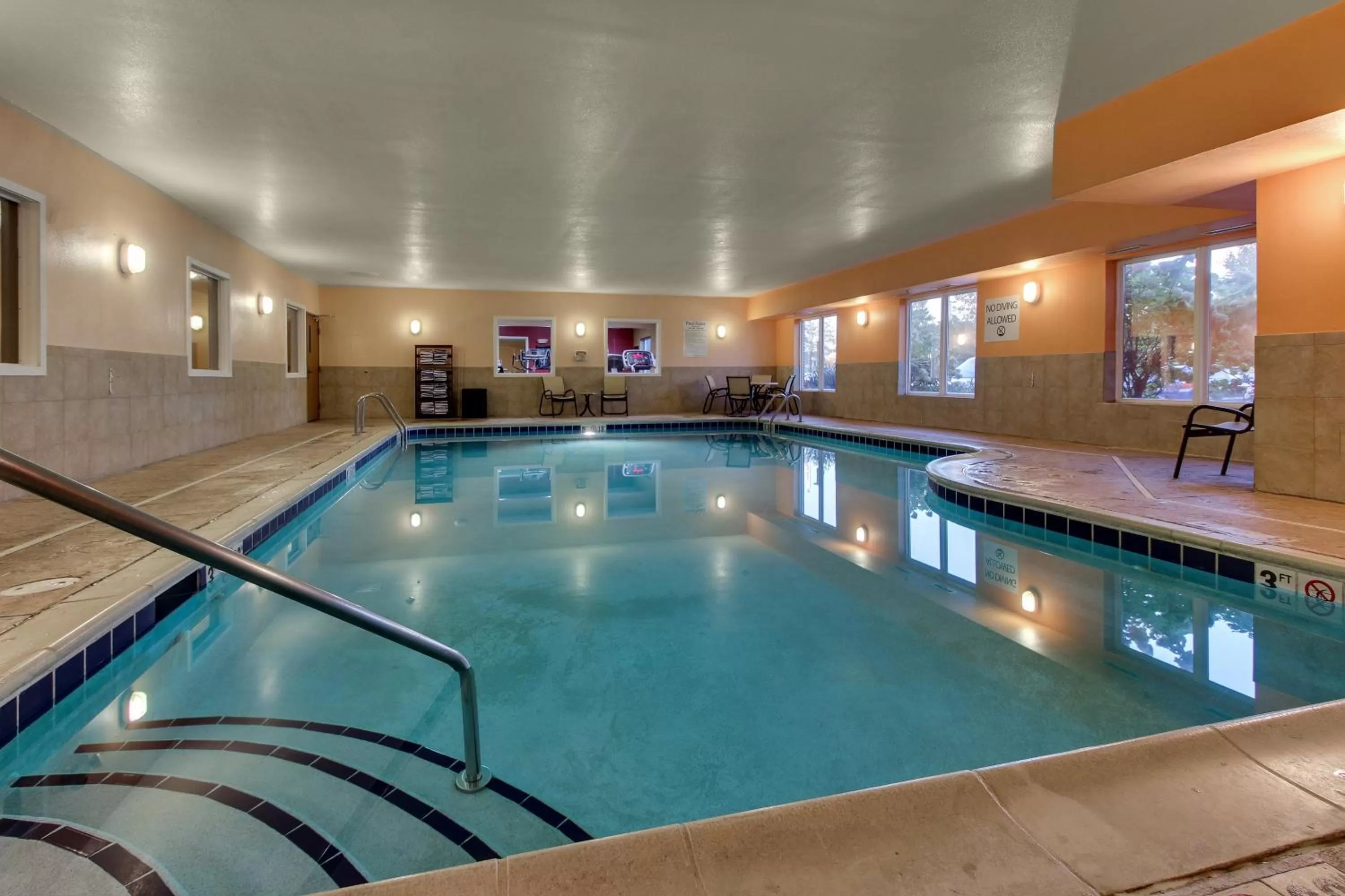 Swimming pool in Holiday Inn Express Hotel & Suites Lancaster-Lititz by IHG