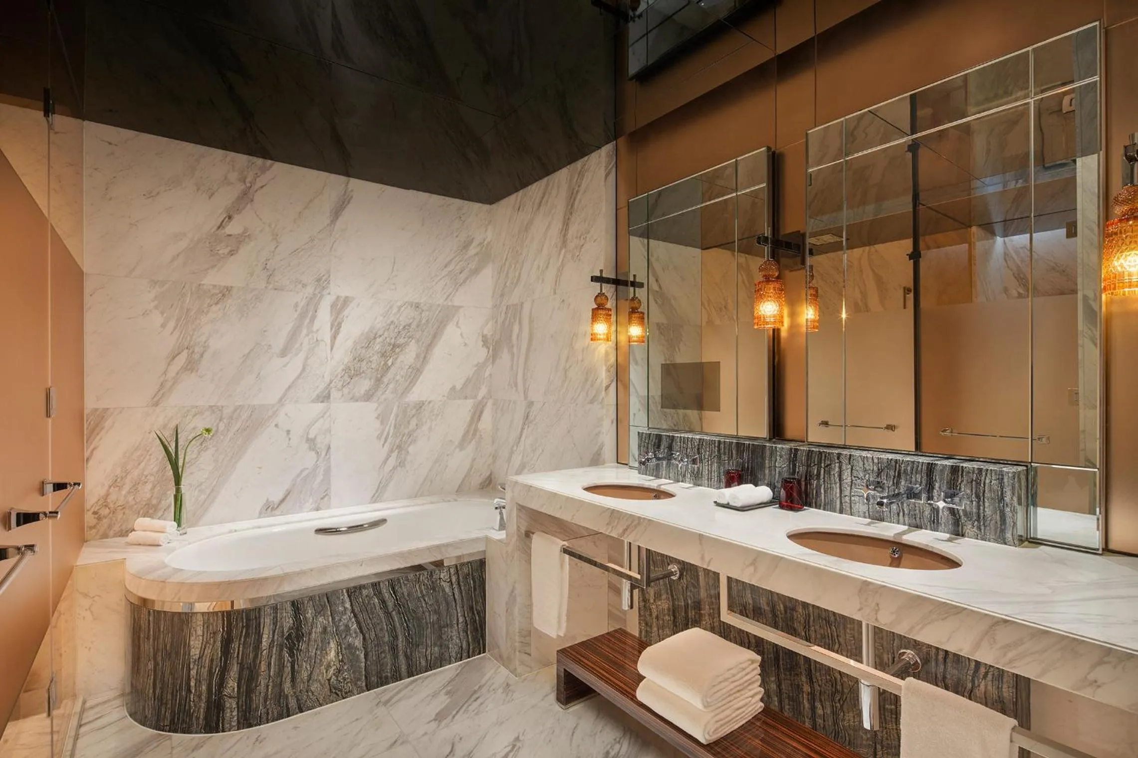 Premium Room in Regent Shanghai Pudong - Complimentary first round minibar per stay - including a bottle of wine