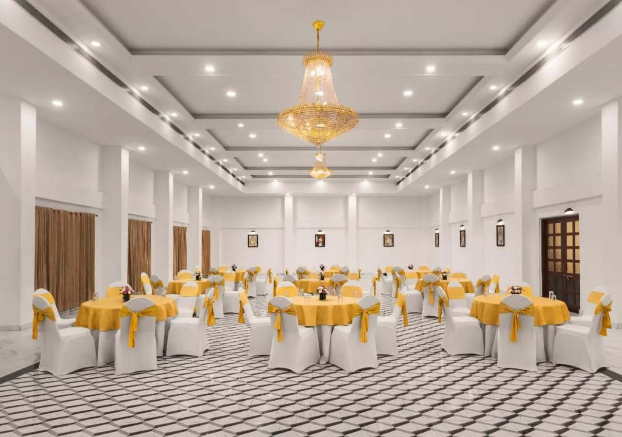Restaurant/places to eat in jüSTa Rajputana Resort & Convention Centre, Udaipur