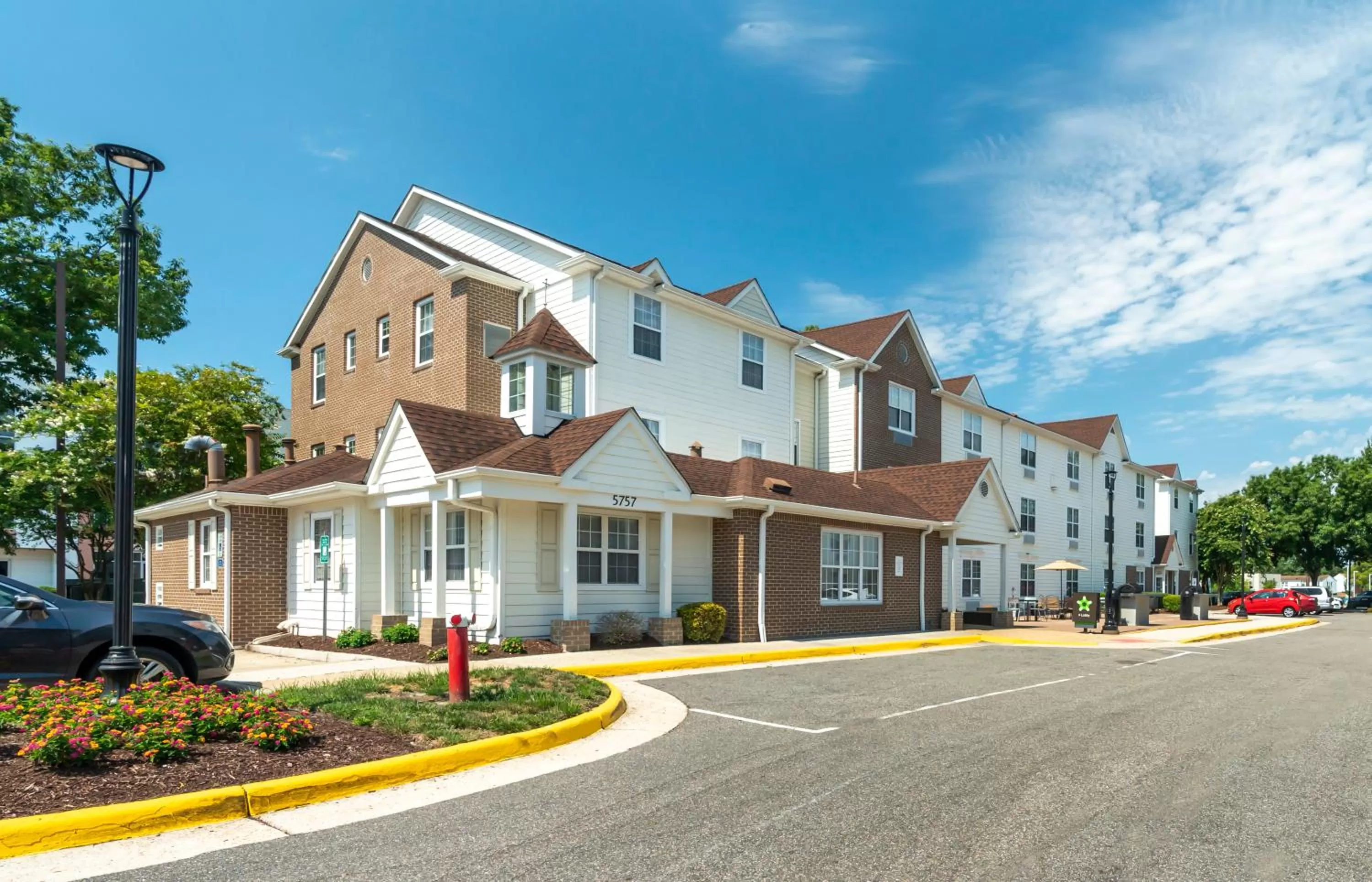 Property building in Extended Stay America Suites - Norfolk - Virginia Beach