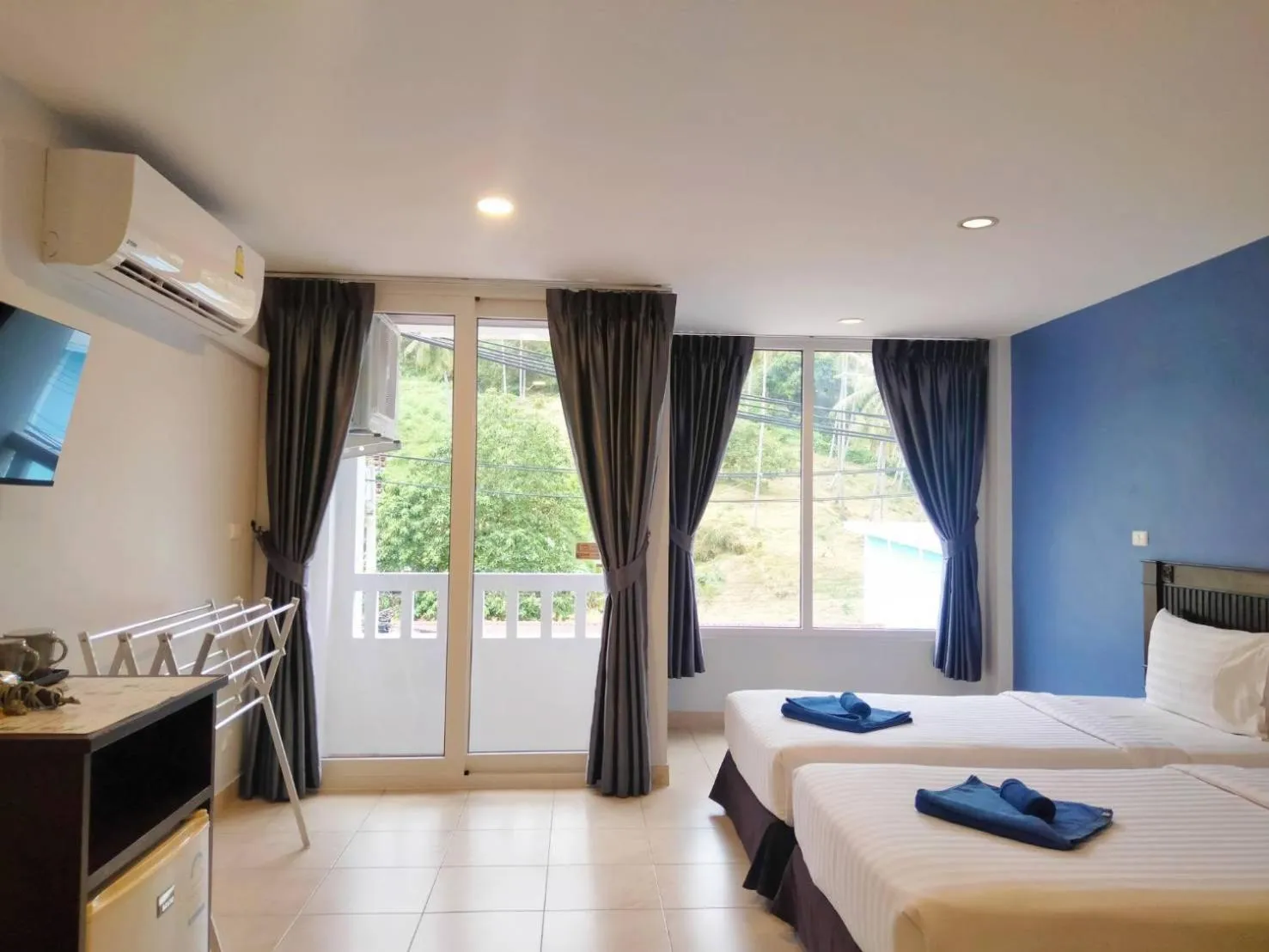 Photo of the whole room, Bed in Karon Living Room - SHA Plus