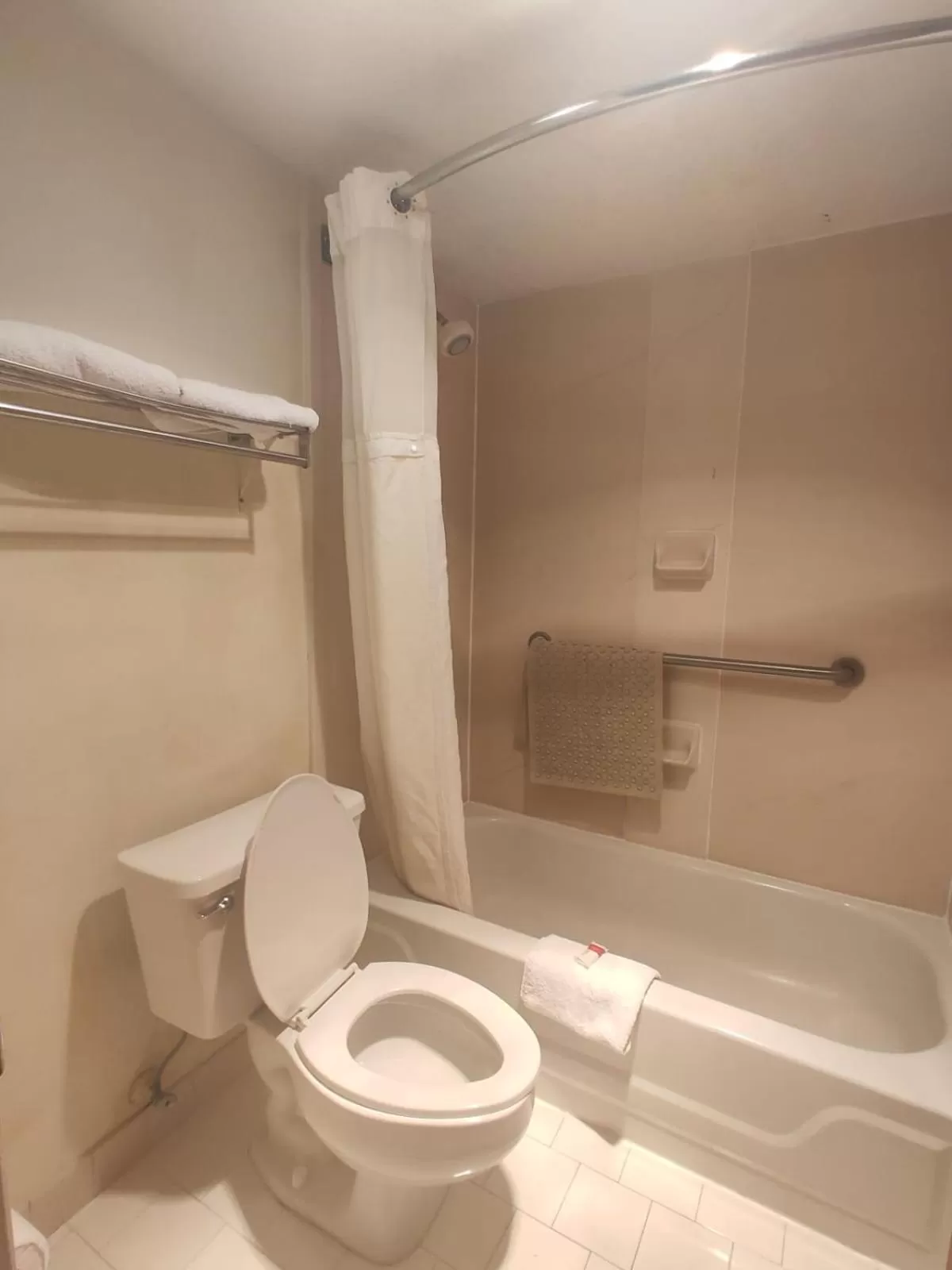 Bathroom in Alachua Inn