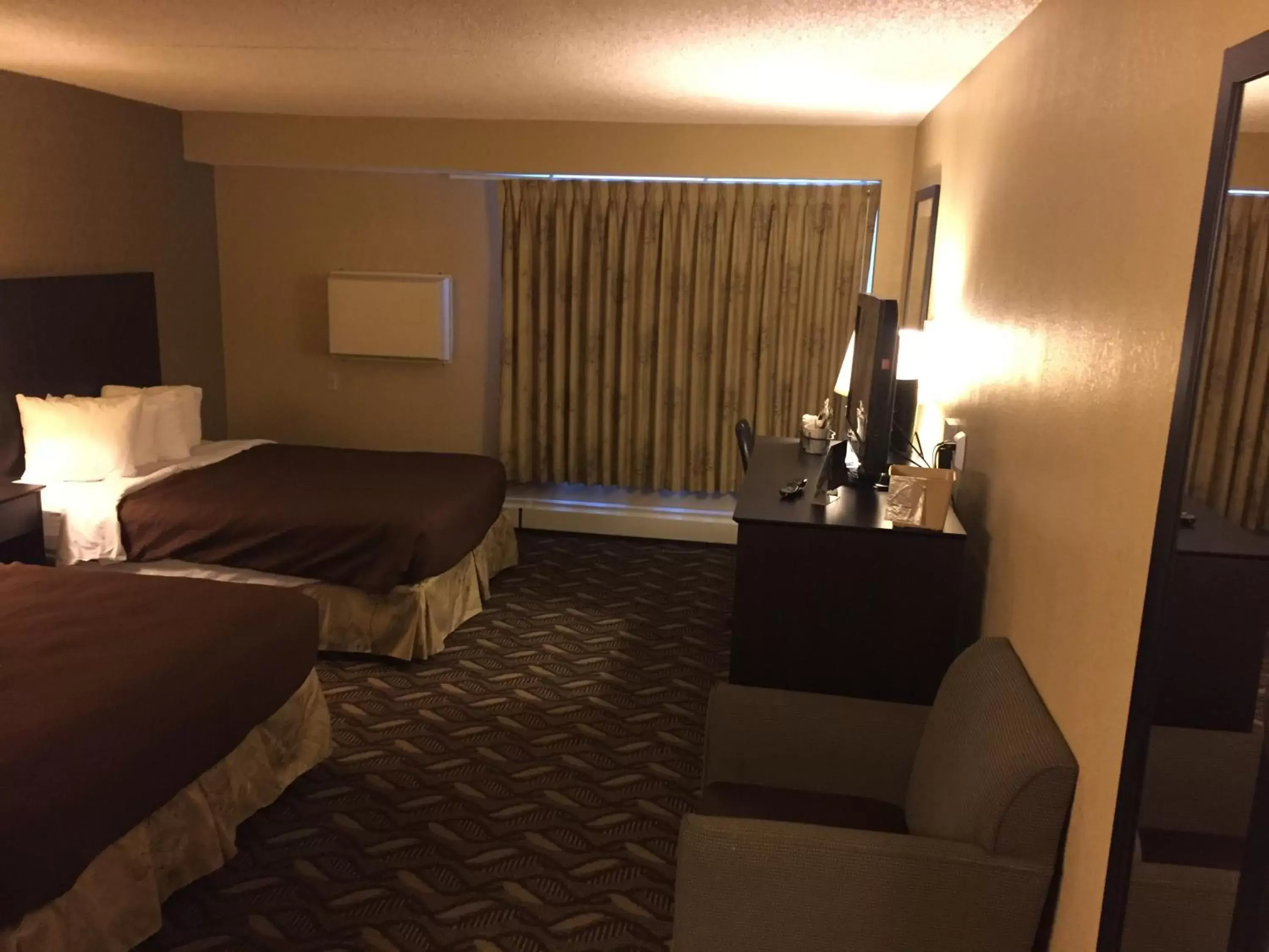 Deluxe Queen Room with Two Queen Beds - Non-Smoking in Days Inn by Wyndham Bismarck Deluxe Queen Room with Two Queen Beds - Non-Smoking in Days Inn by Wyndham Bismarck