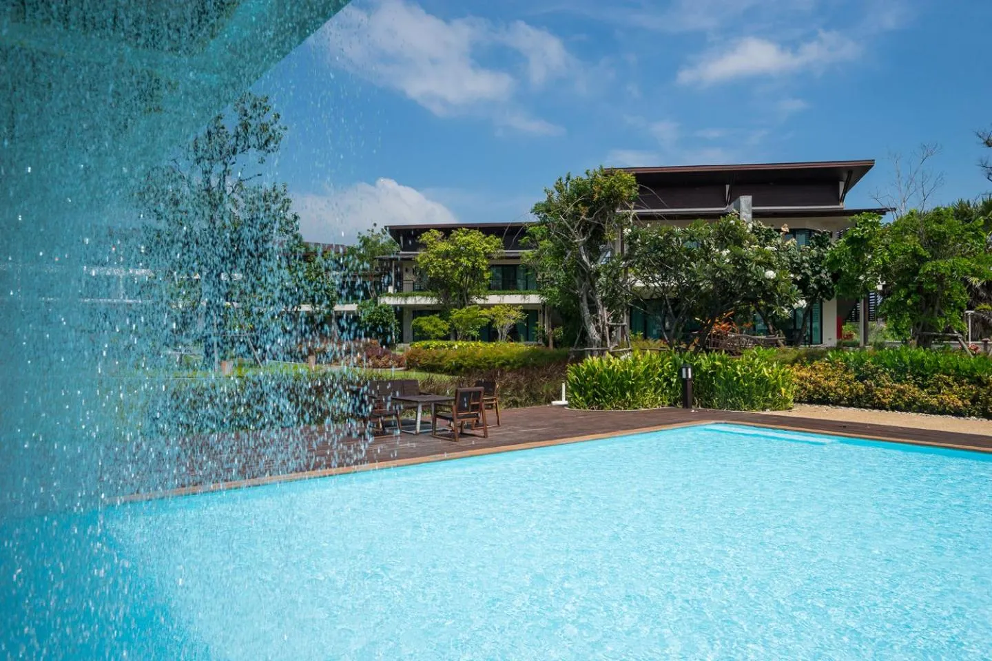 Swimming pool in i Tara Resort & Spa