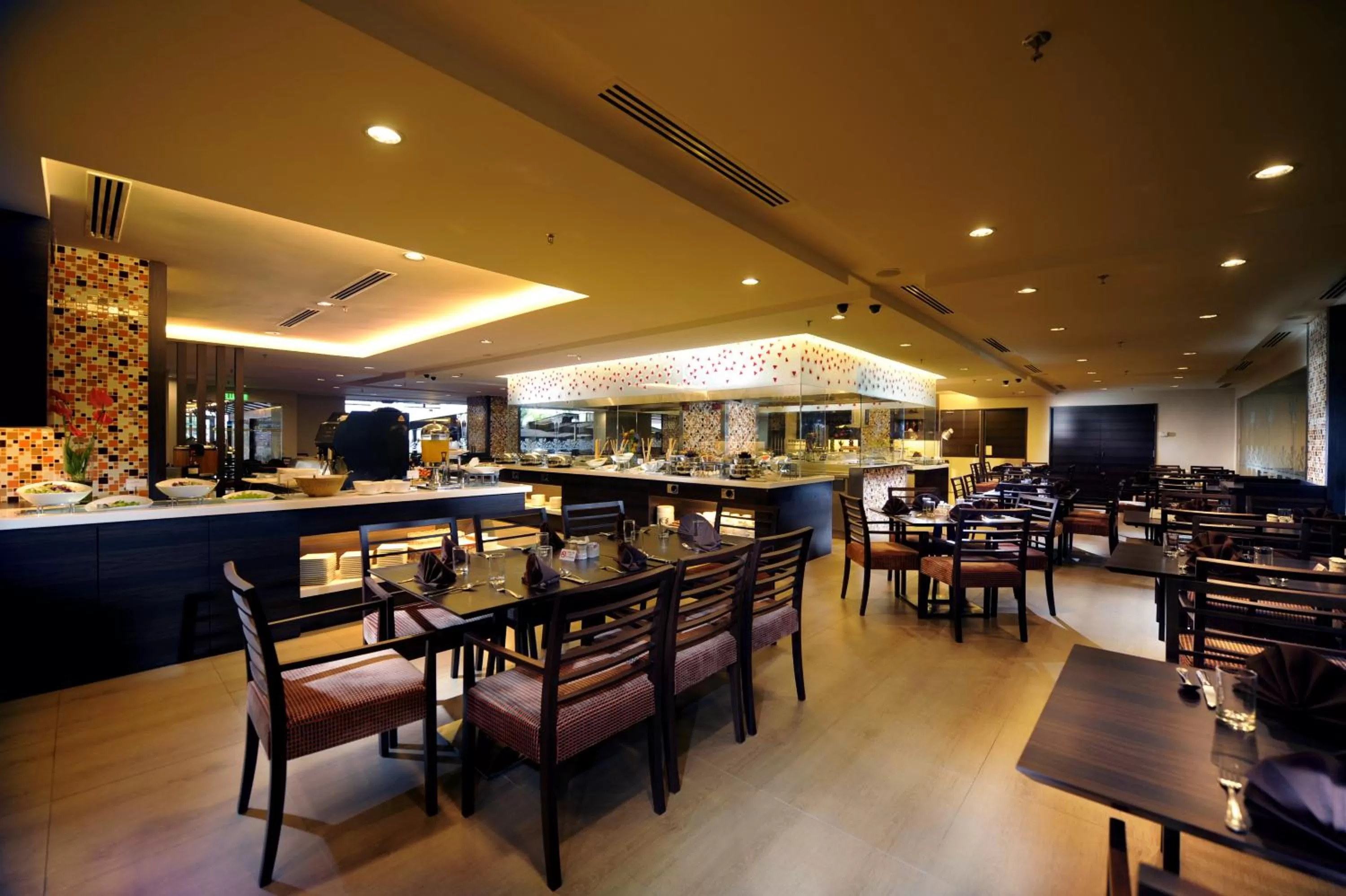 Restaurant/places to eat in Grand Margherita Hotel