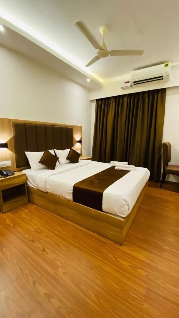 Bedroom, Bed in Hotel Plaza Heights by RAK Rooms, Mangaluru