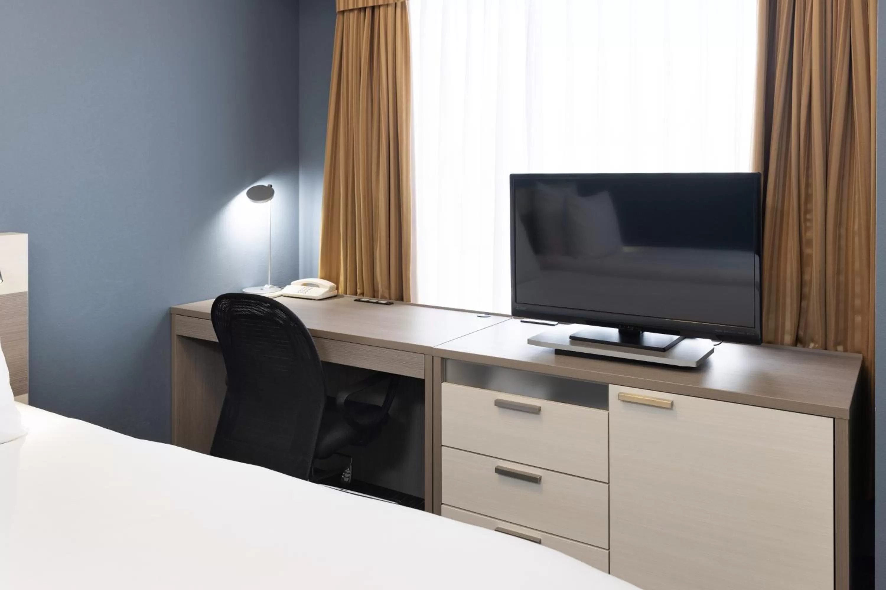 Photo of the whole room, Bed in ANA Crowne Plaza Toyama by IHG