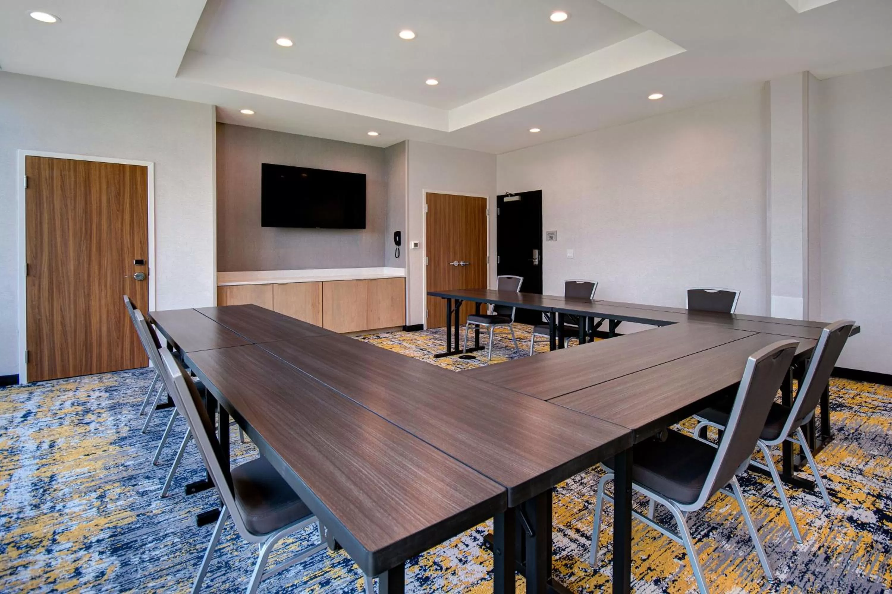 Meeting/conference room in TownePlace Suites by Marriott Cincinnati Airport South