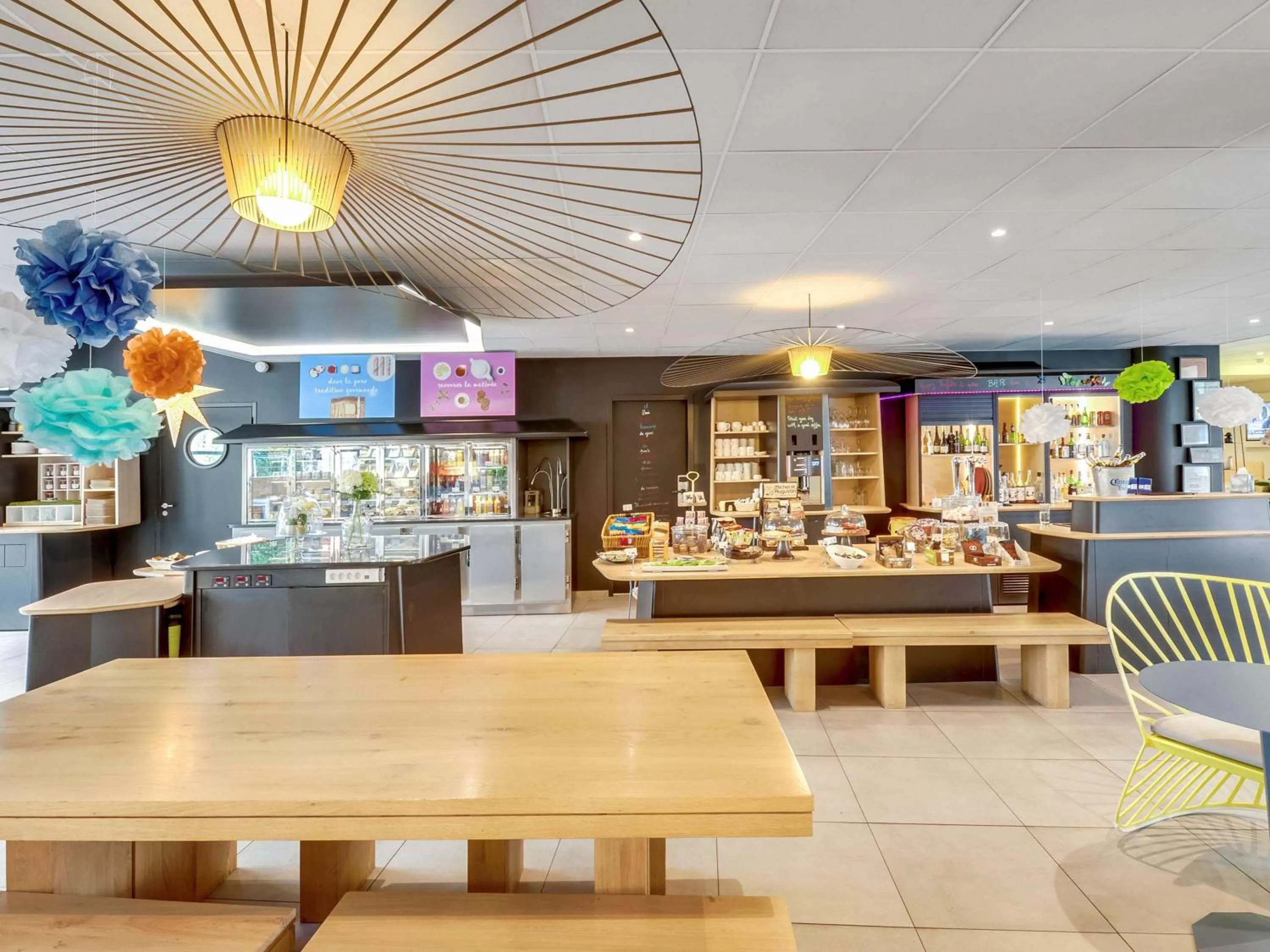 Restaurant/places to eat in Novotel Suites Paris Montreuil Vincennes