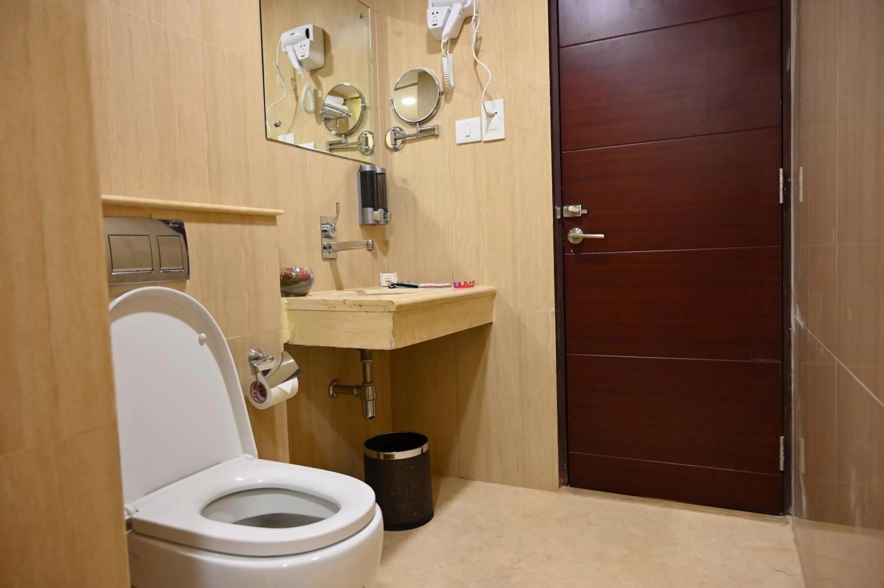 Bathroom in Raaj Bhaavan Clarks Inn Chennai