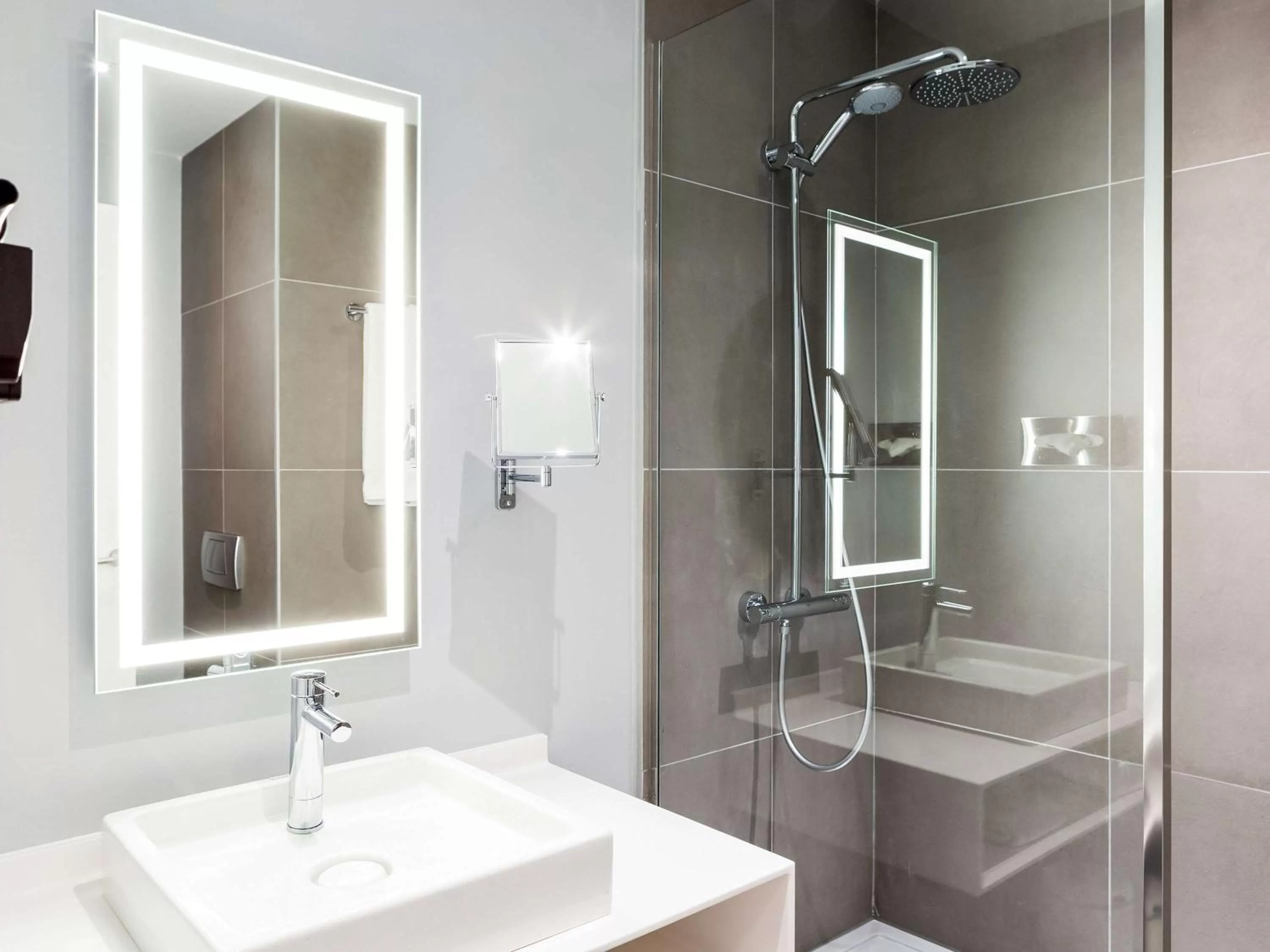 Photo of the whole room in Novotel Sevilla