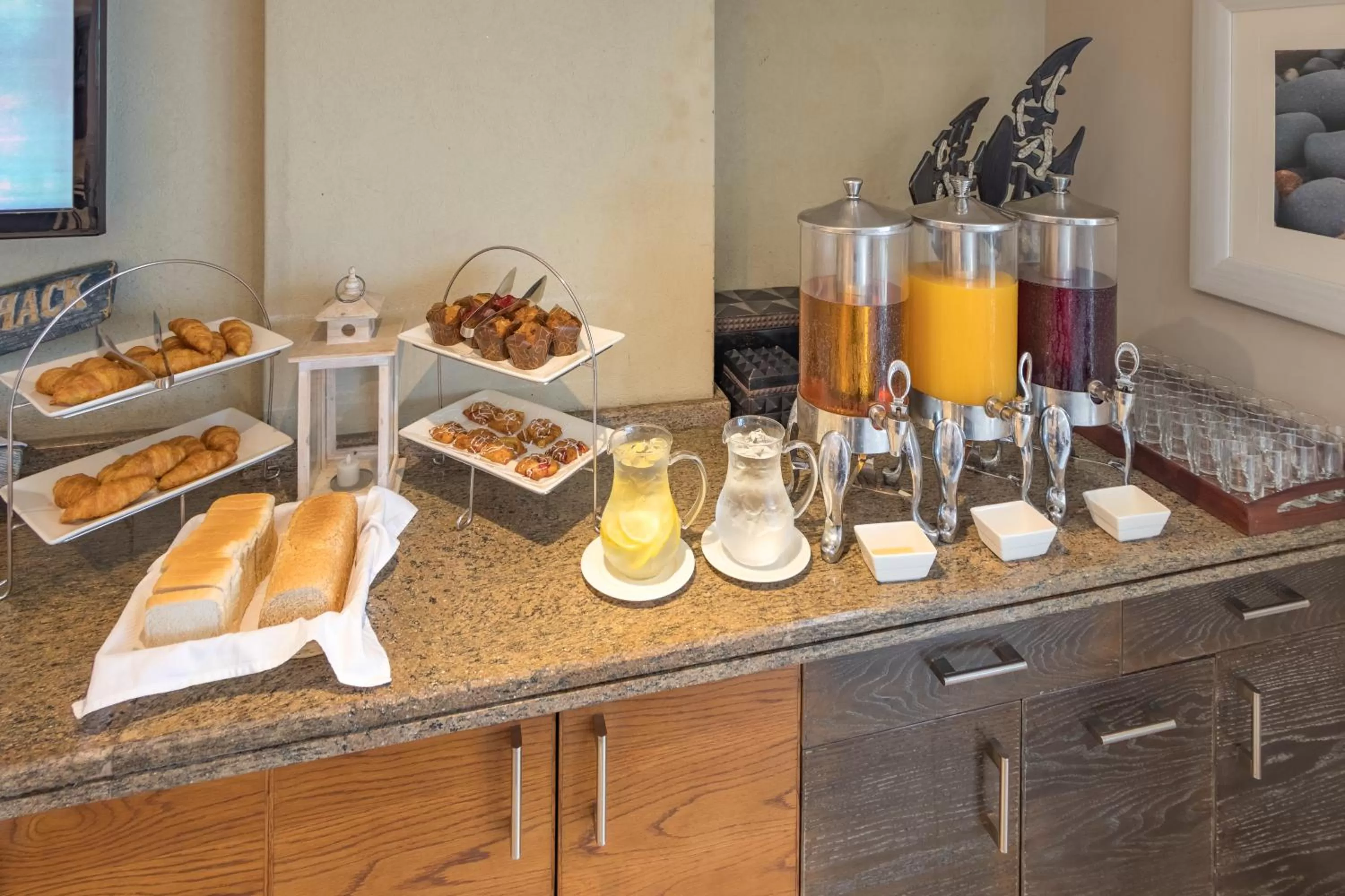 Food and drinks in Town Lodge Gqeberha