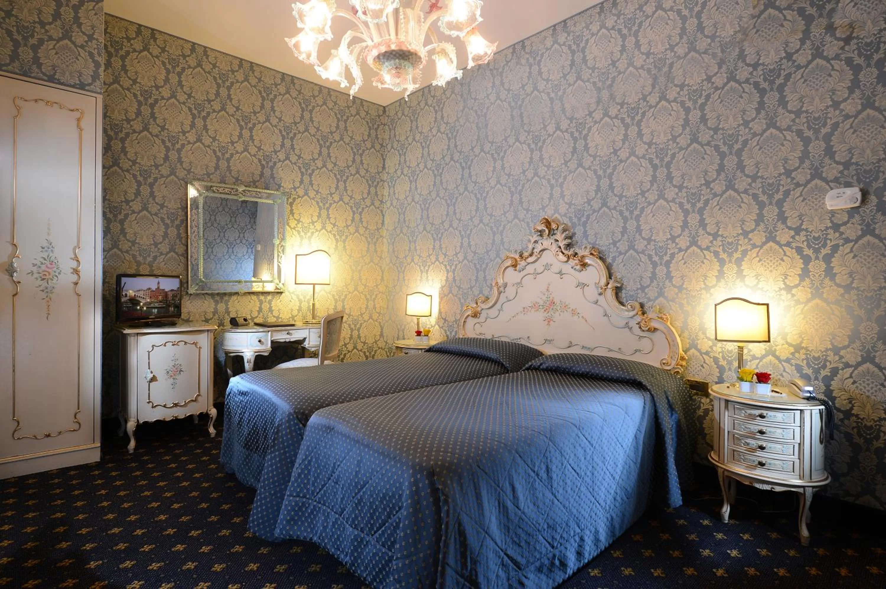 Photo of the whole room, Bed in Hotel Rialto