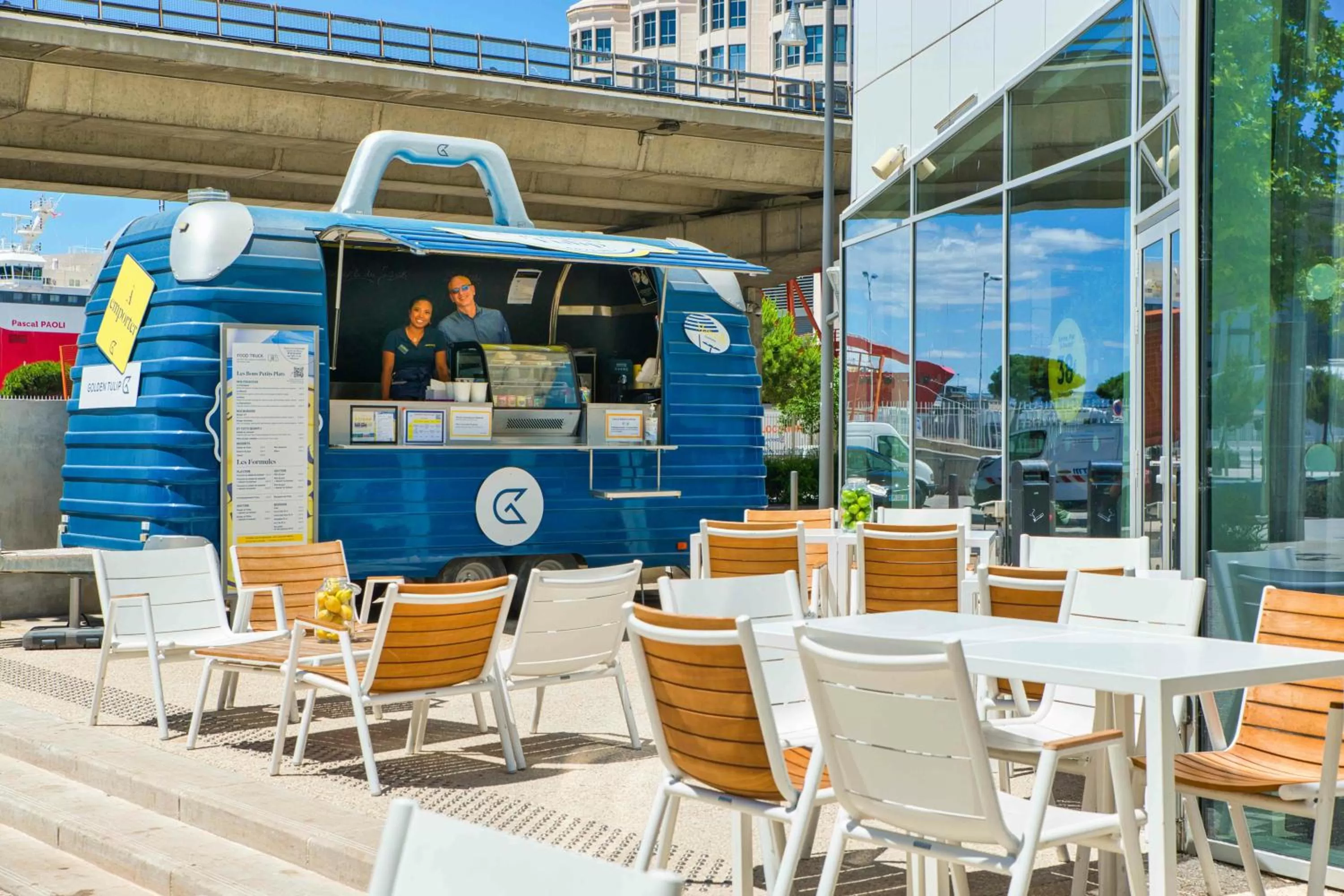 Food and drinks in Golden Tulip Marseille Euromed