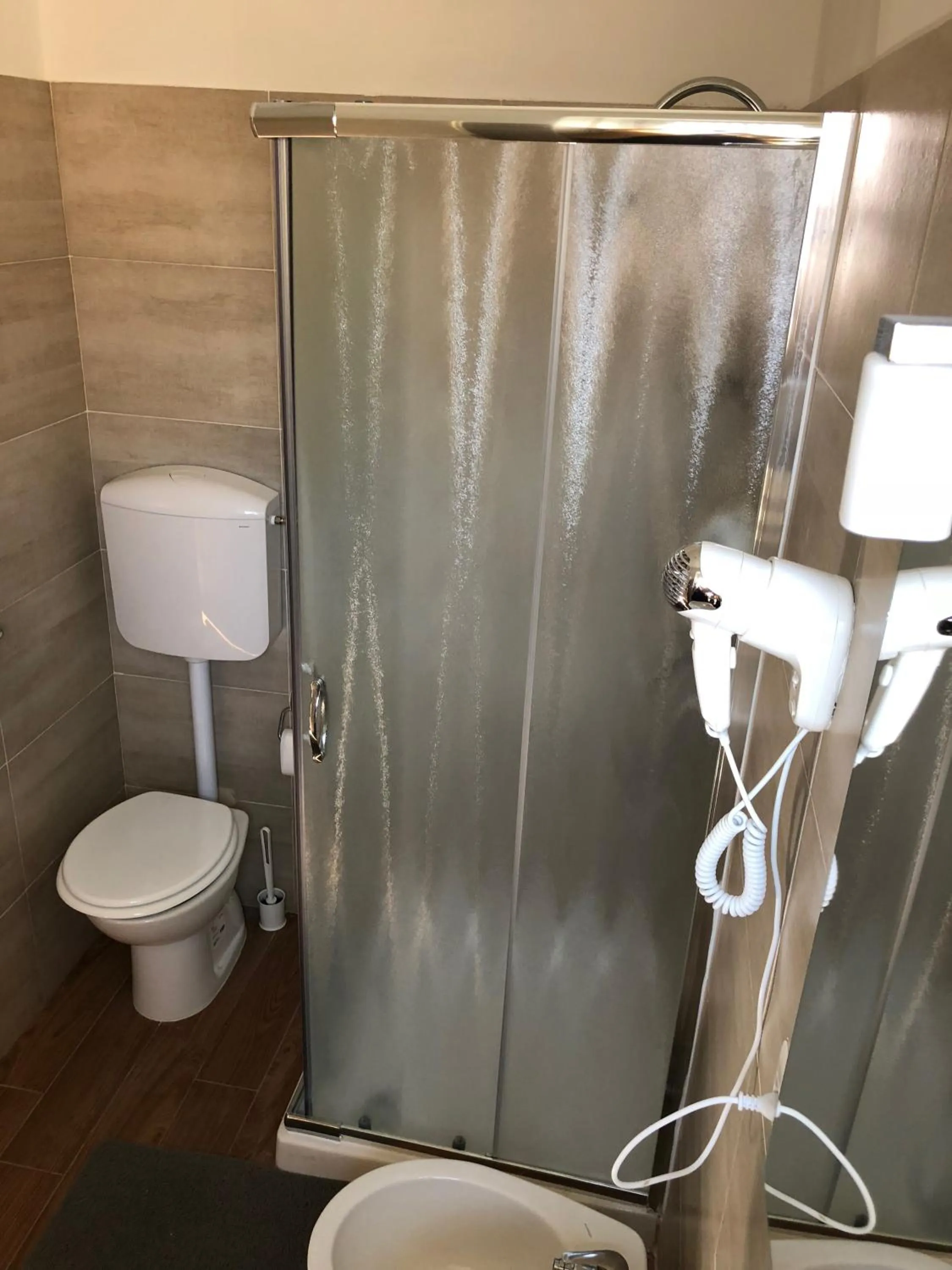 Shower in Albergo Corvetto Corso Lodi