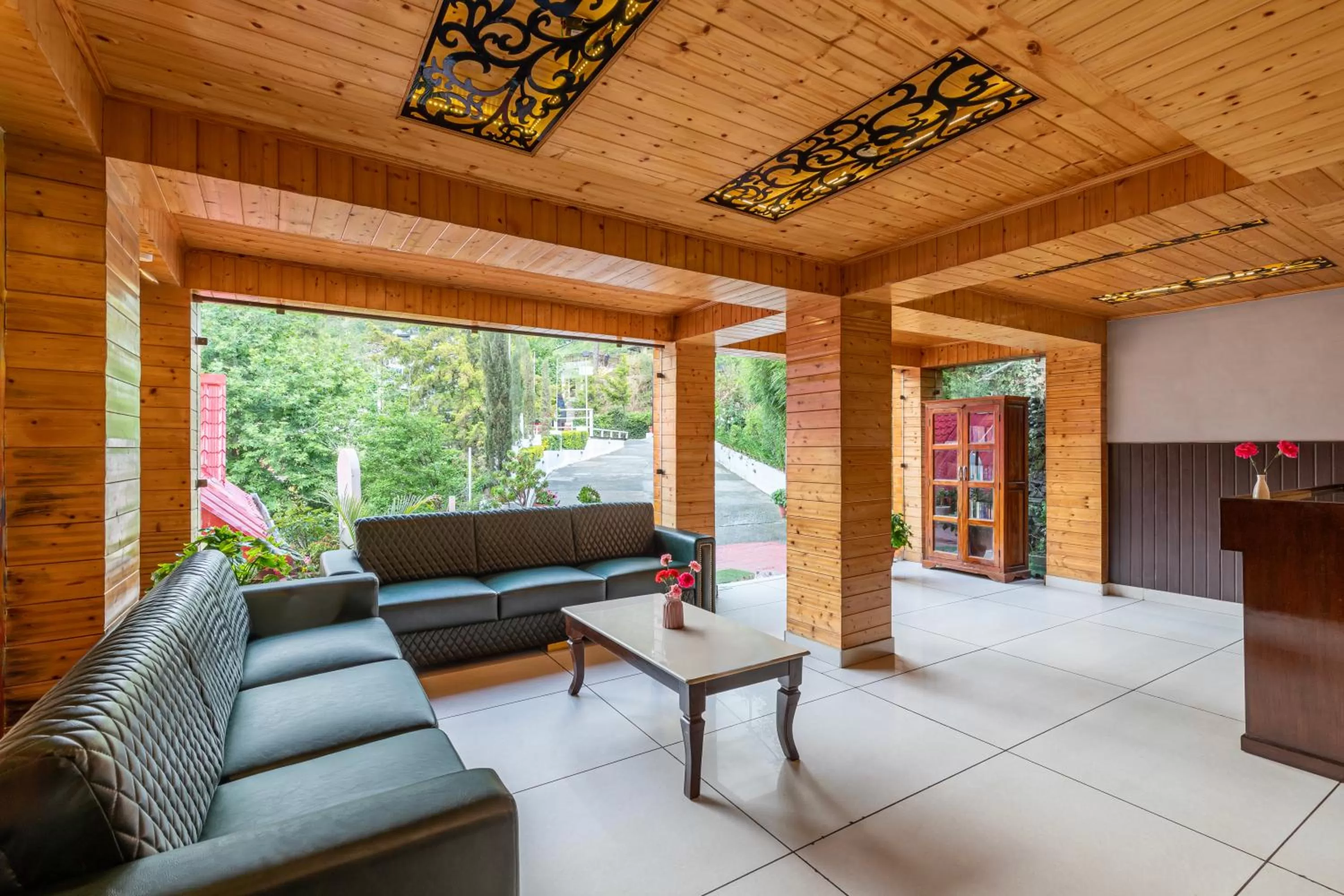 Facade/entrance in Maple Resort Chail