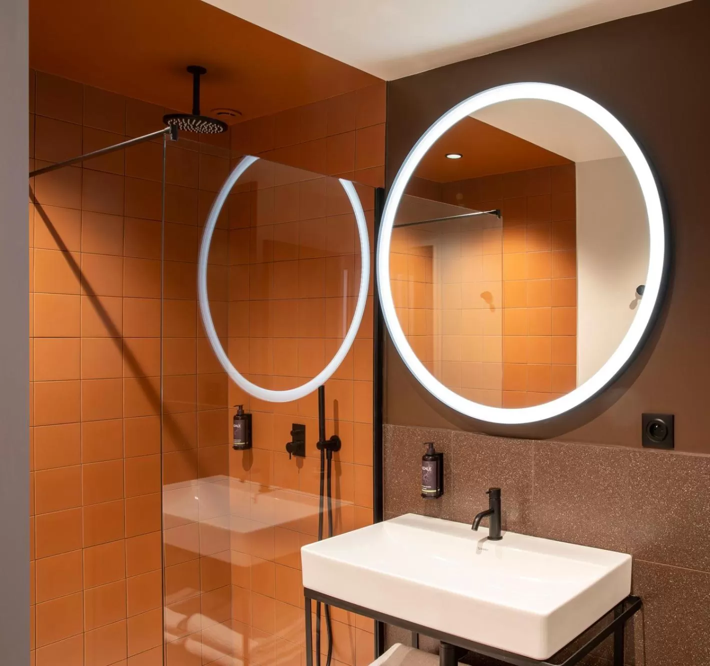 Bathroom in Hôtel du Port